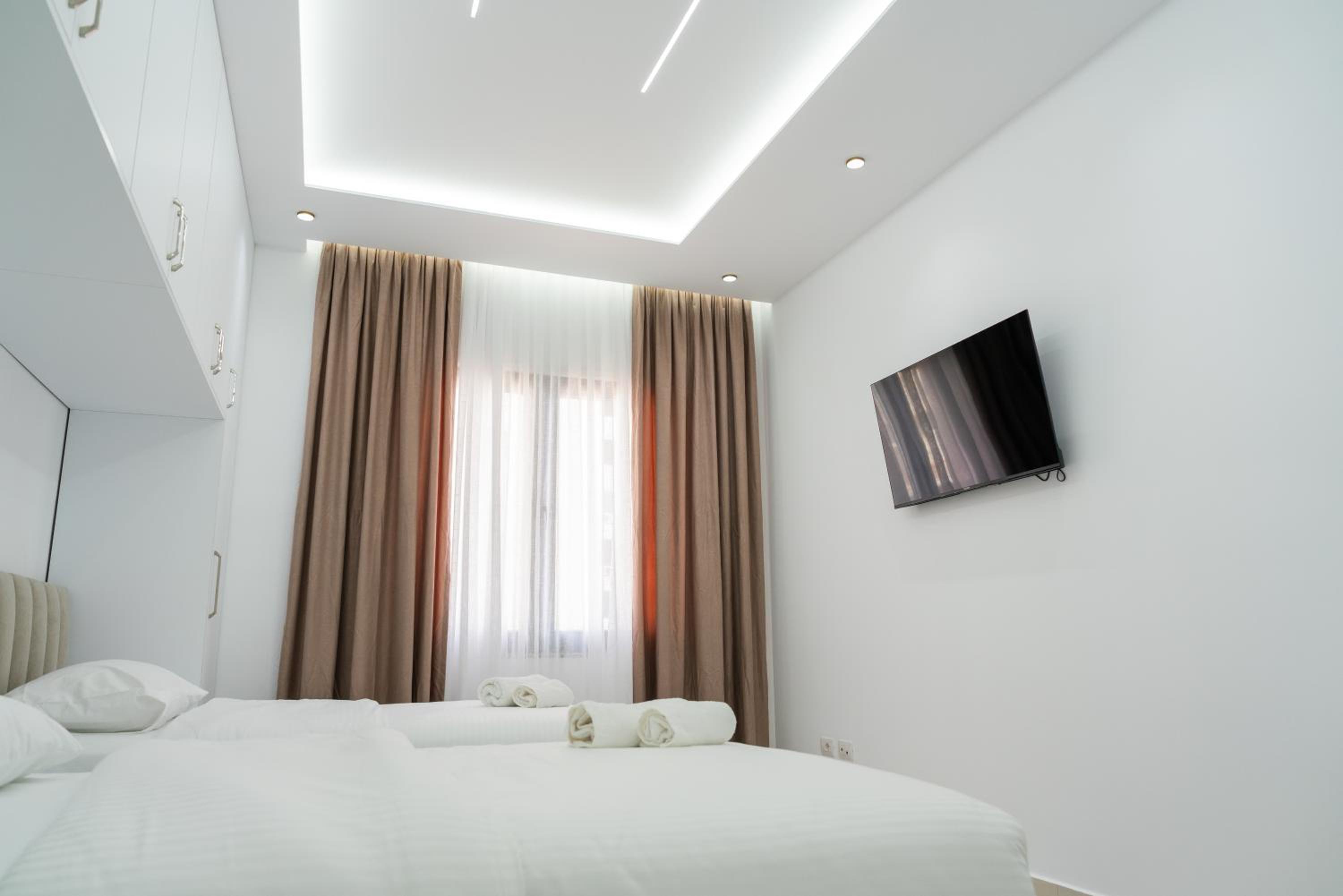 Maria's Apartments by SelectStay