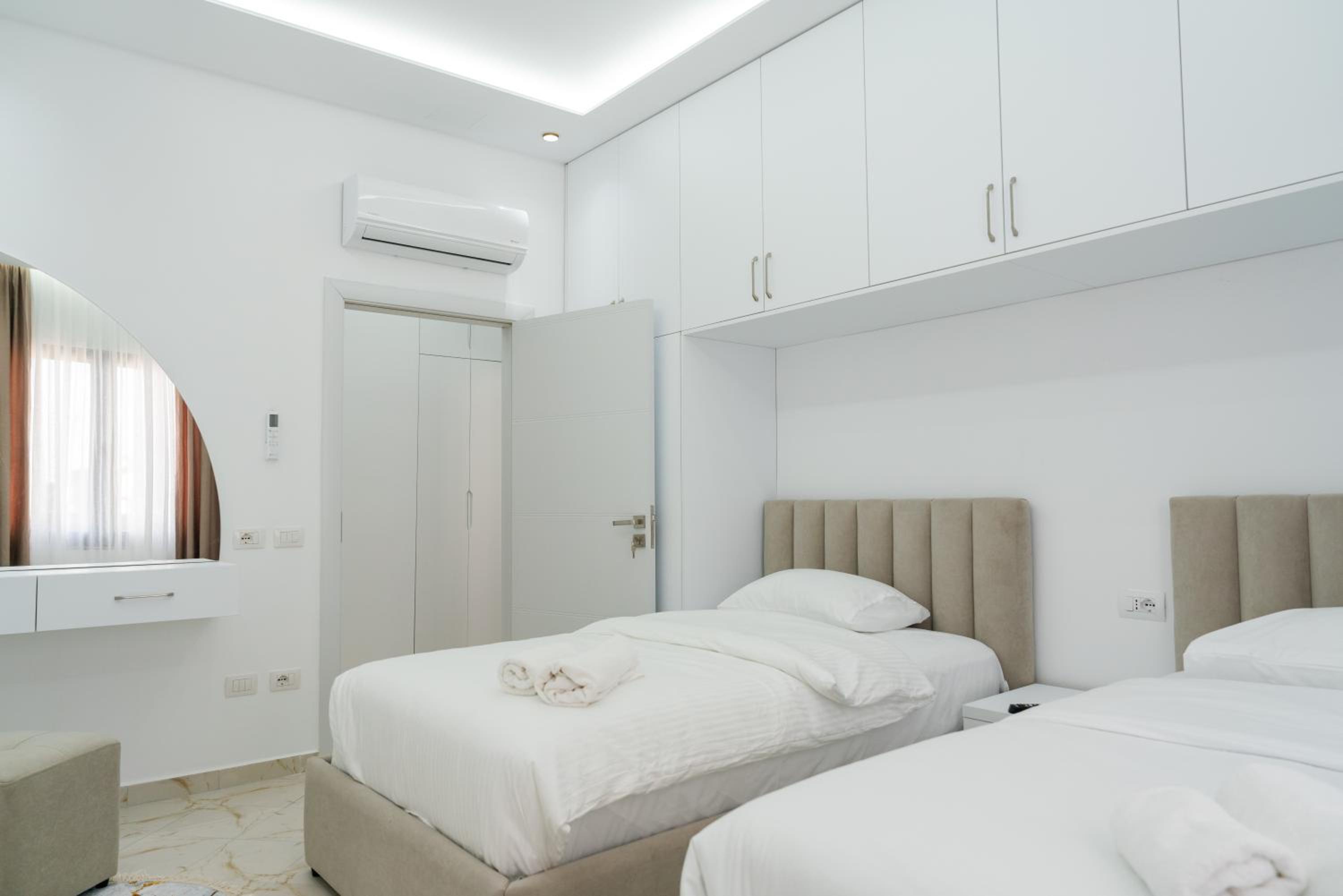 Maria's Apartments by SelectStay