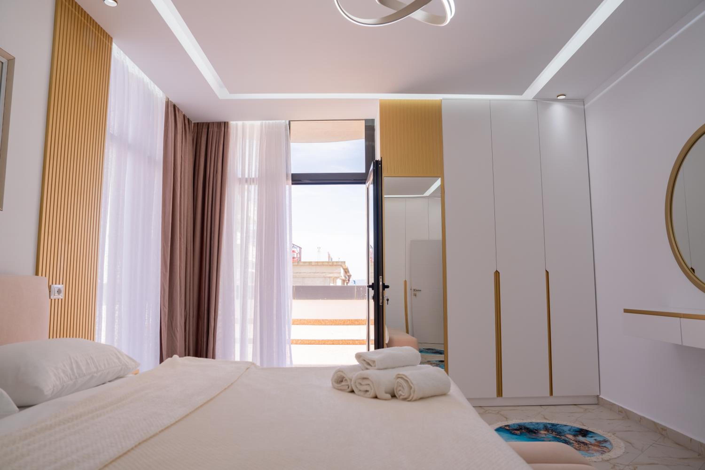 Maria's Apartments by SelectStay