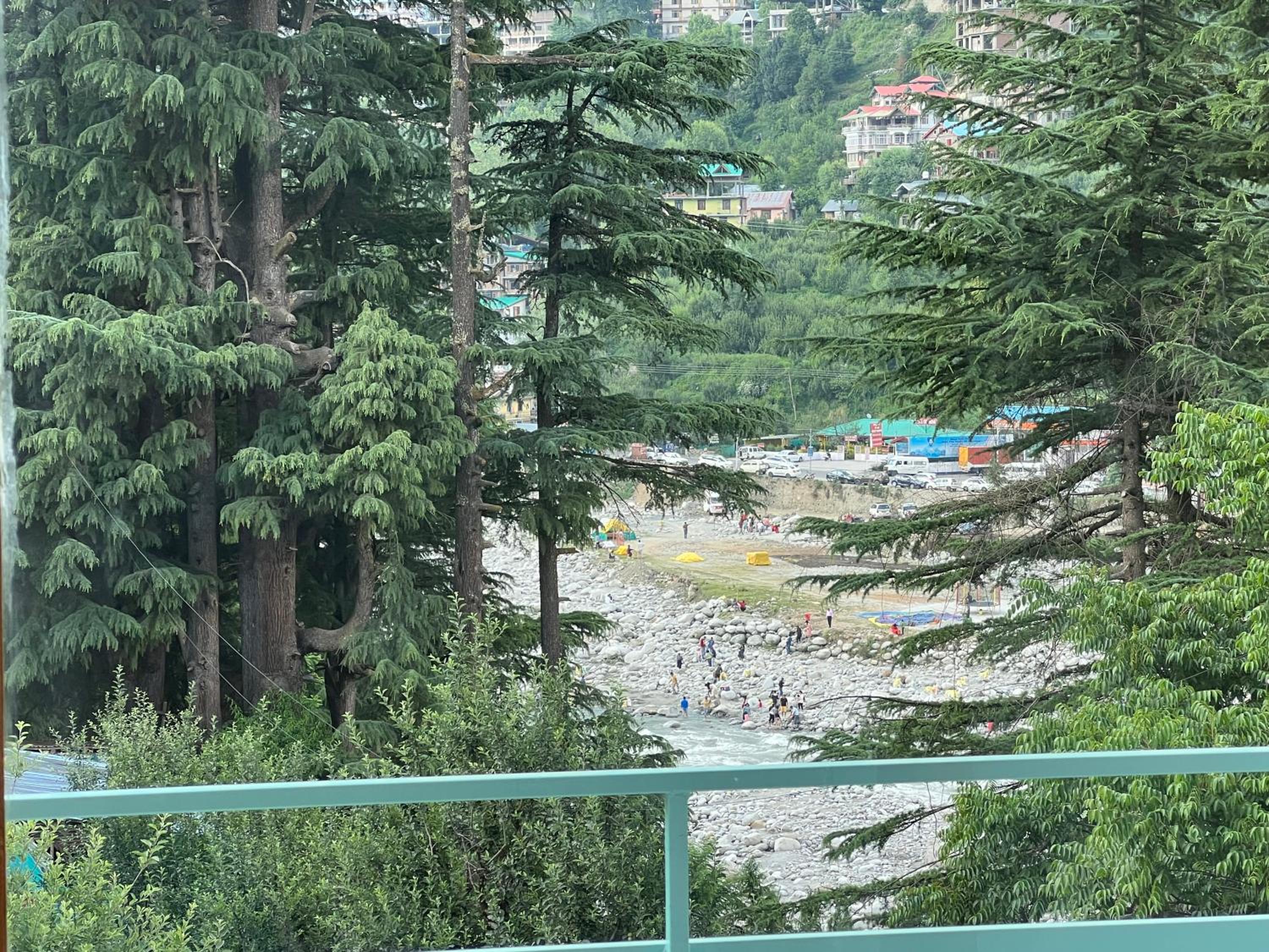 Preet Guest House In Old Manali with Mountain View