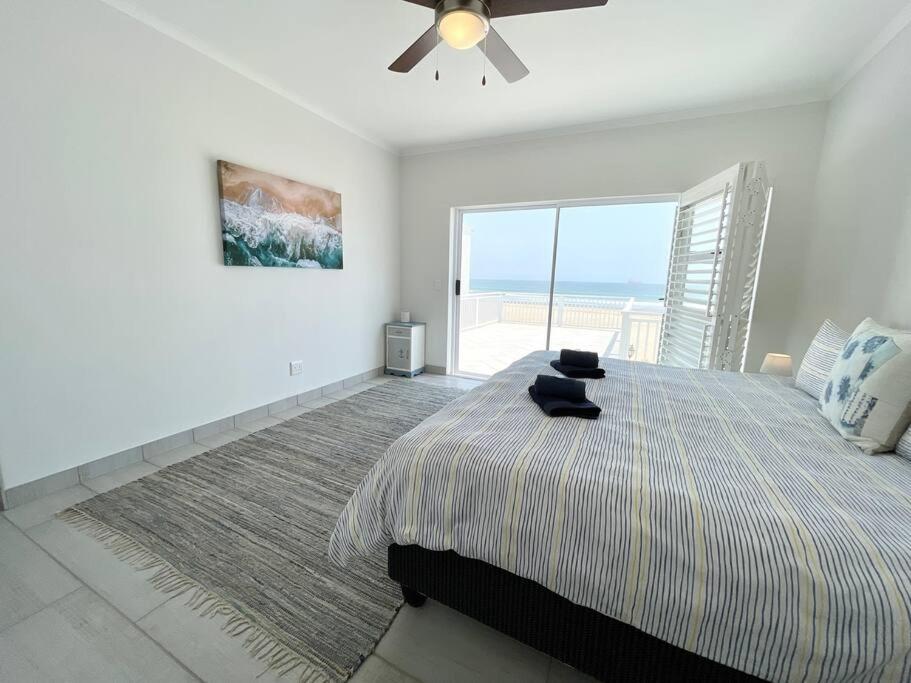 Dolphinbeach Seafront Villa view 3