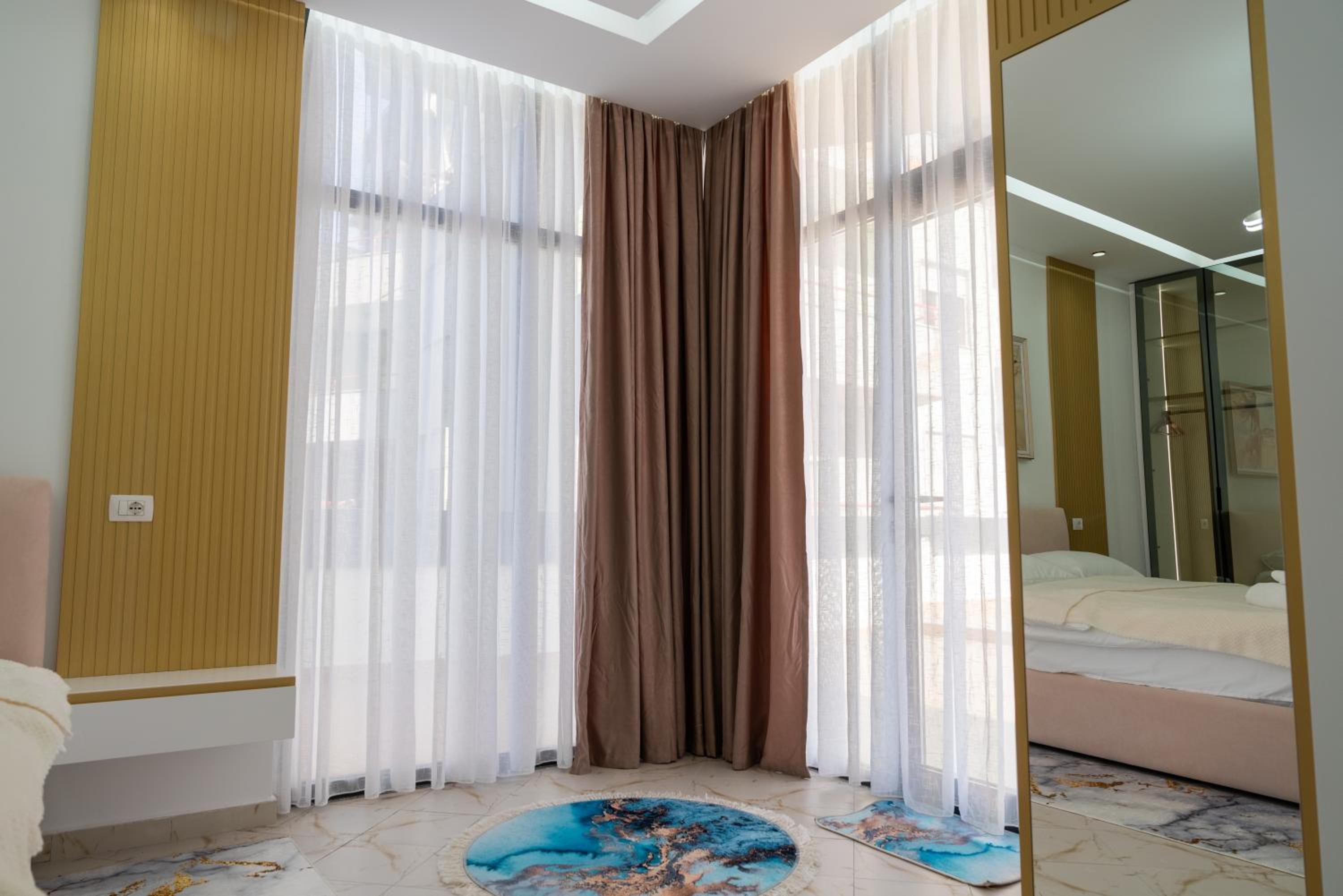 Maria's Apartments by SelectStay