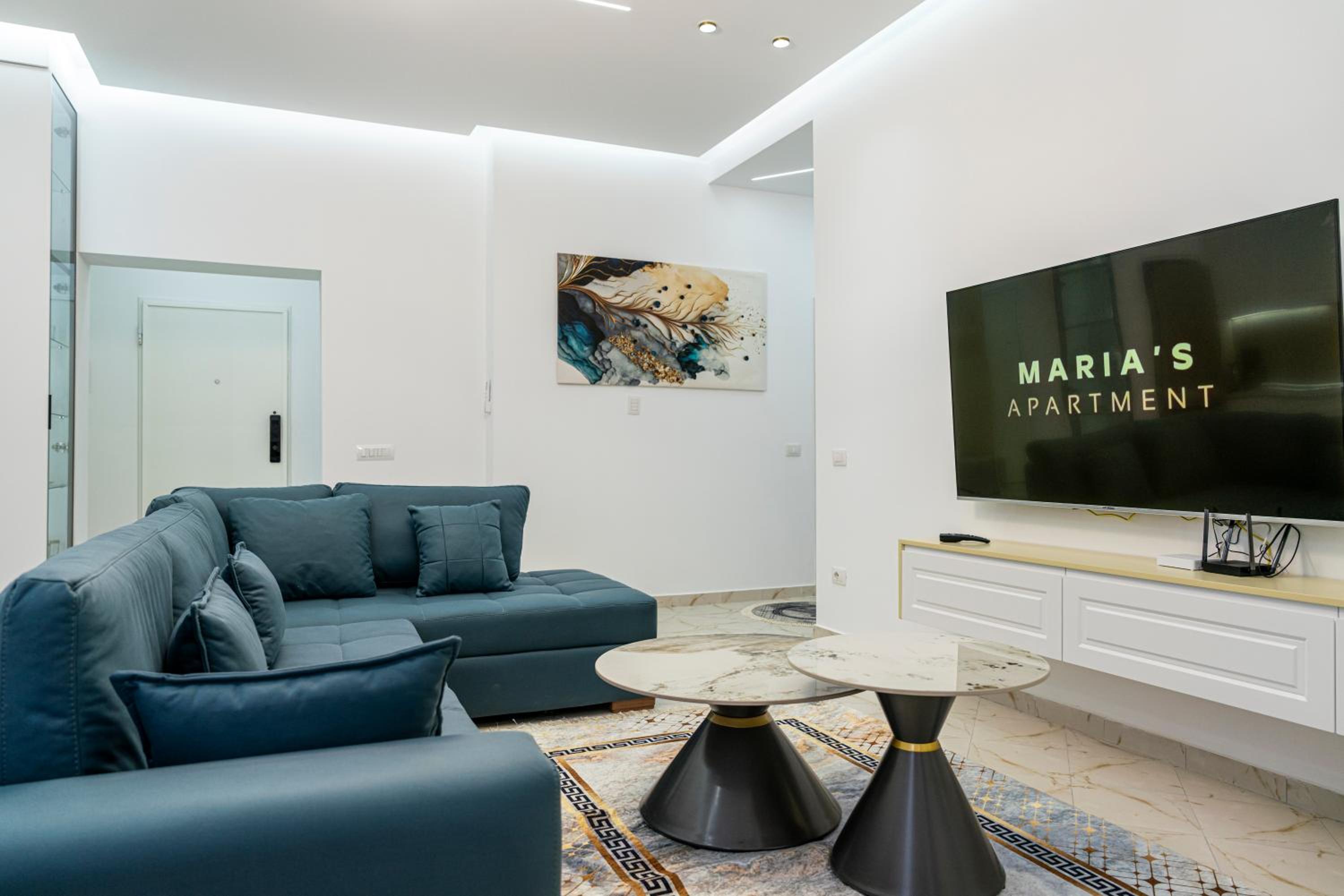 Maria's Apartments by SelectStay