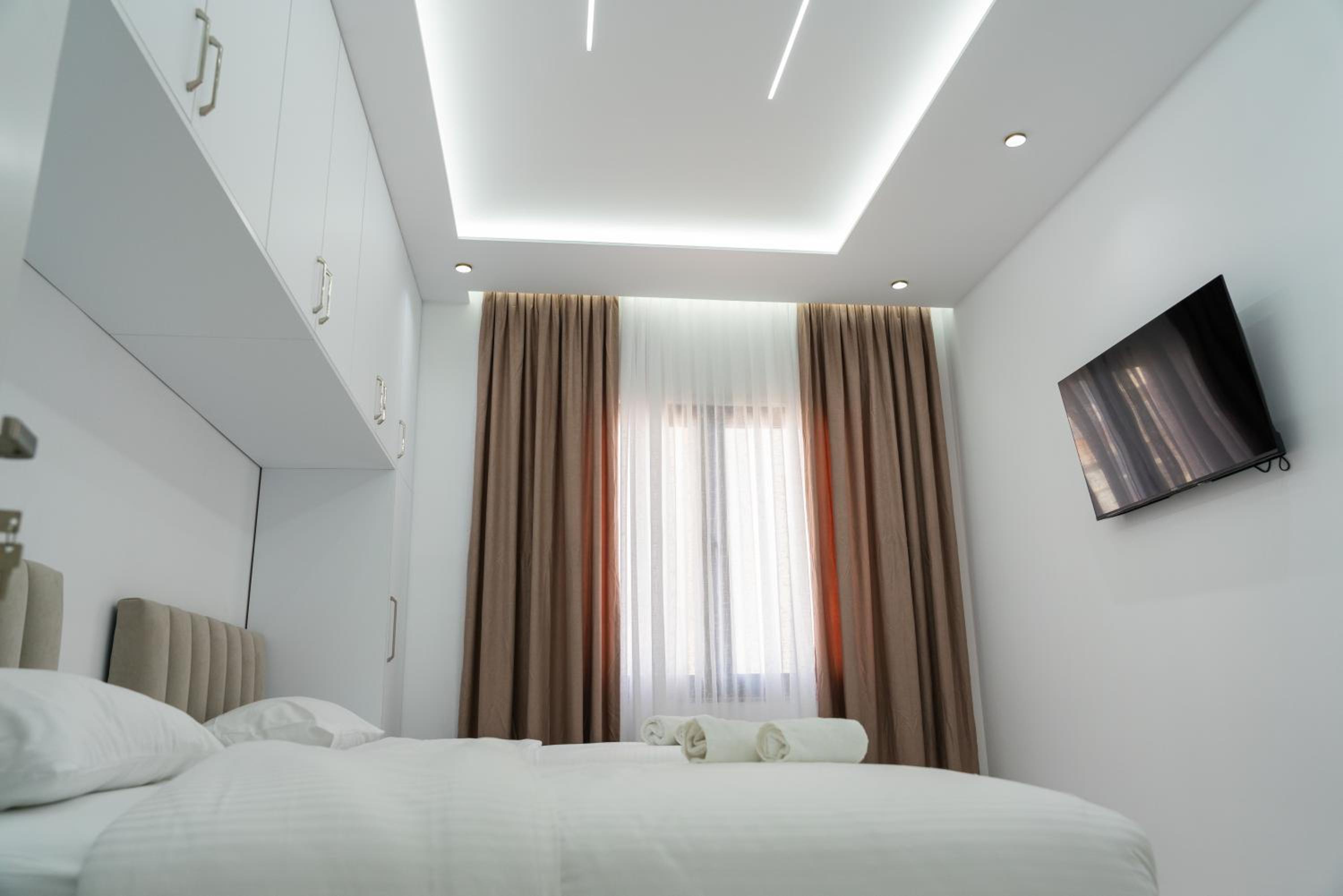 Maria's Apartments by SelectStay
