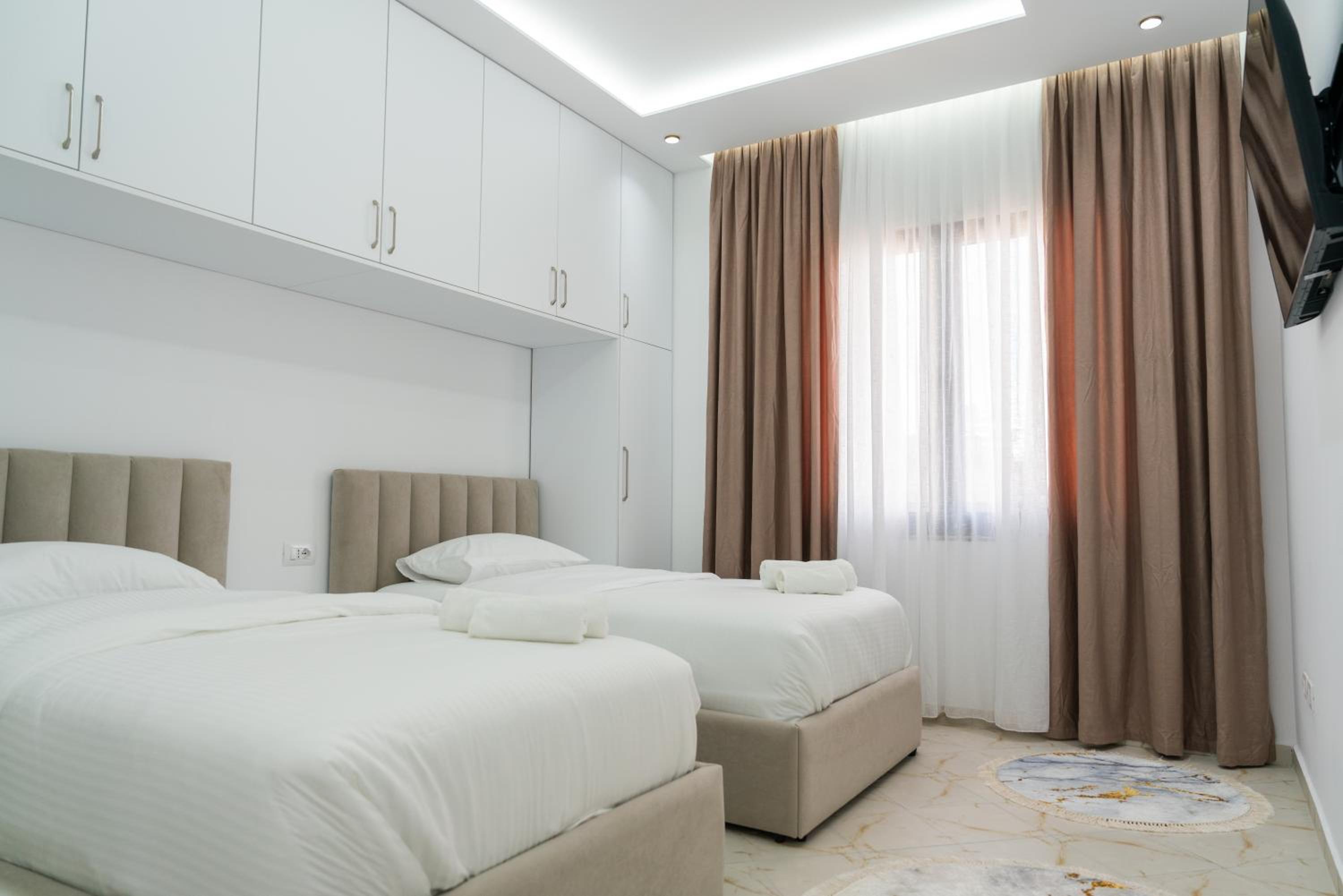 Maria's Apartments by SelectStay