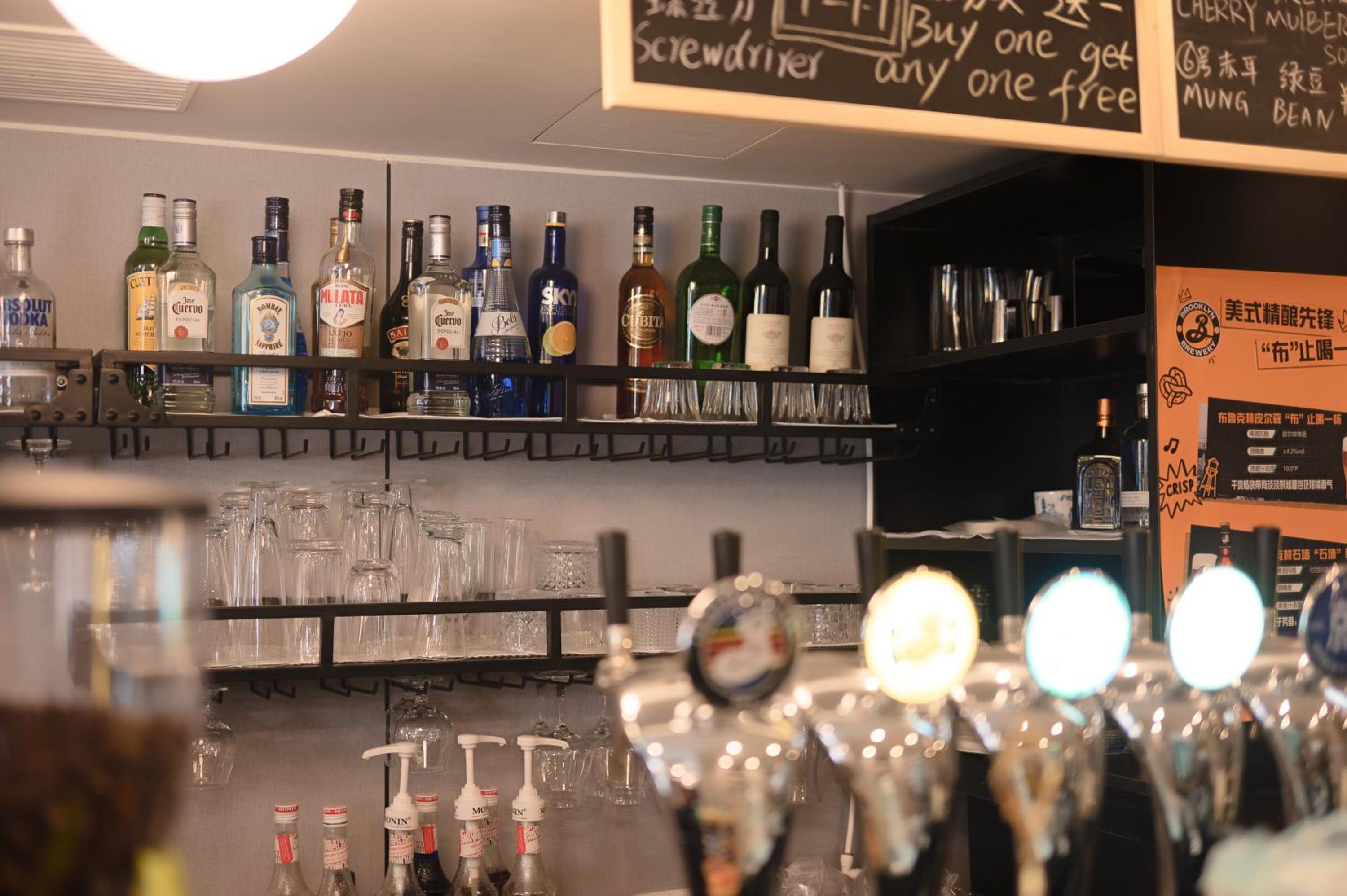Dayin Youth Hostel - Old Town & People's Square& Rail Hub -Social Area -Bar -Café -Gym -Free Laundry Luggage Storage -24H Front Desk -English Service