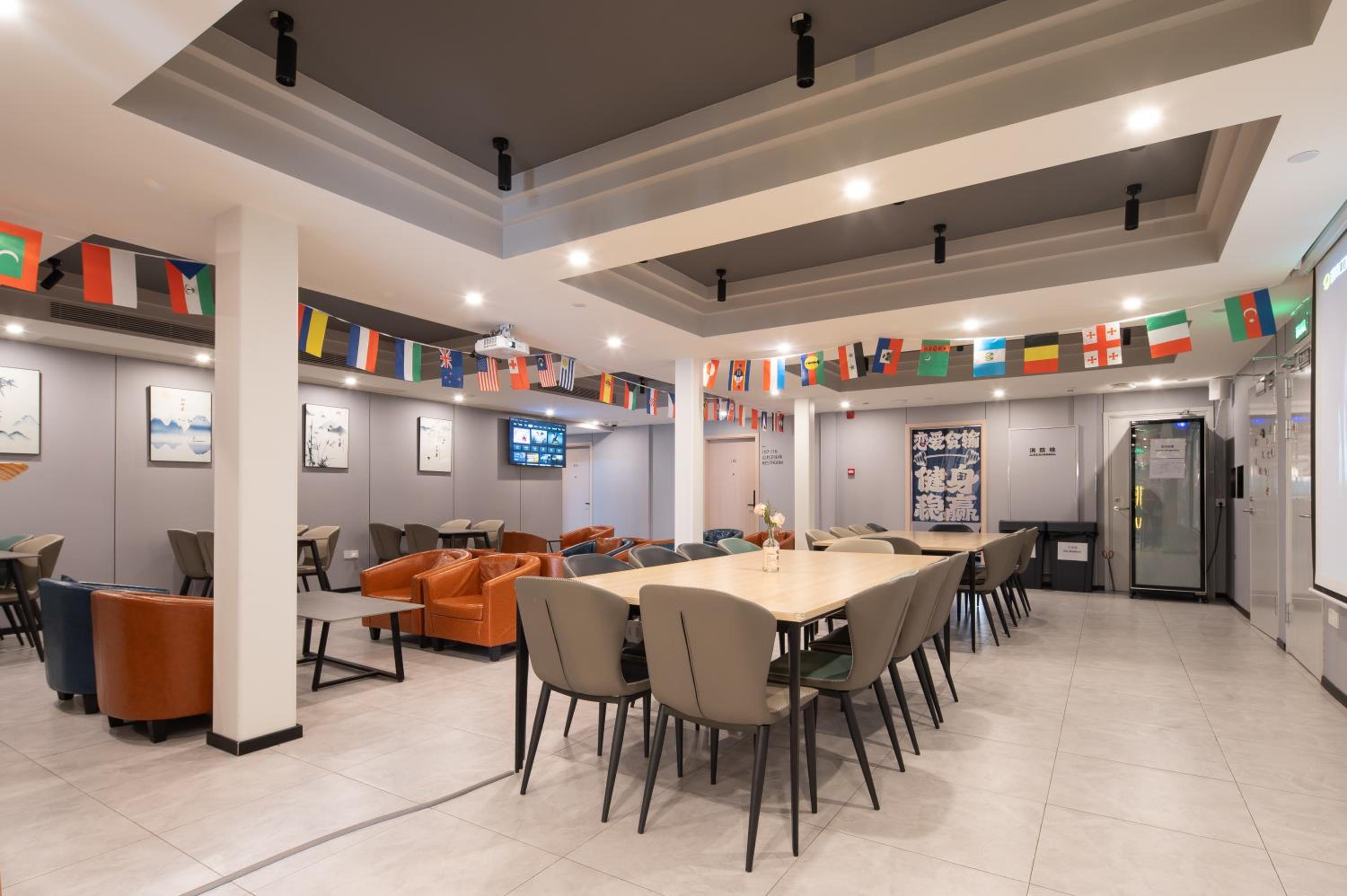 Dayin Youth Hostel - Old Town & People's Square& Rail Hub -Social Area -Bar -Café -Gym -Free Laundry Luggage Storage -24H Front Desk -English Service
