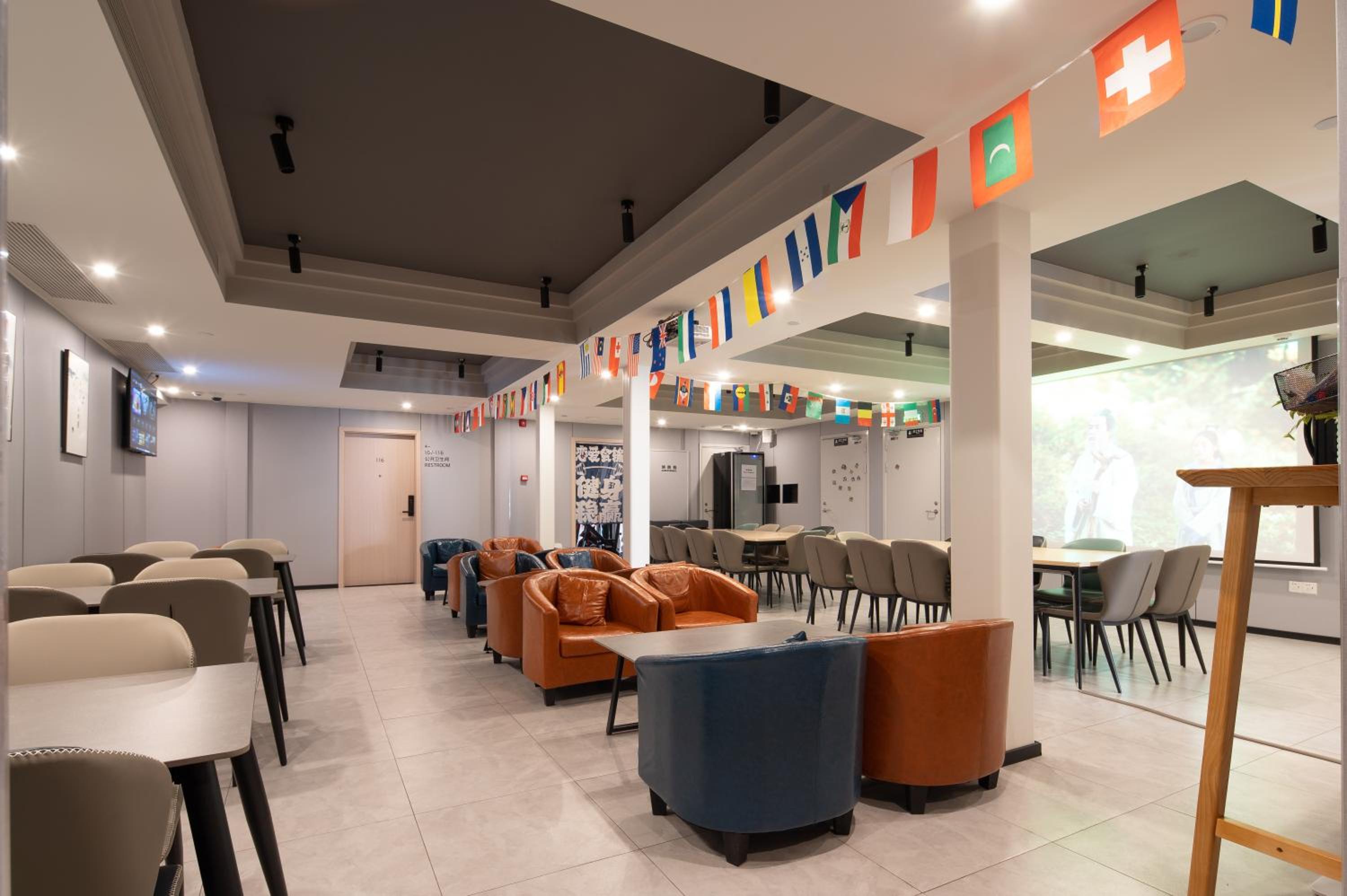 Dayin Youth Hostel - Old Town & People's Square& Rail Hub -Social Area -Bar -Café -Gym -Free Laundry Luggage Storage -24H Front Desk -English Service