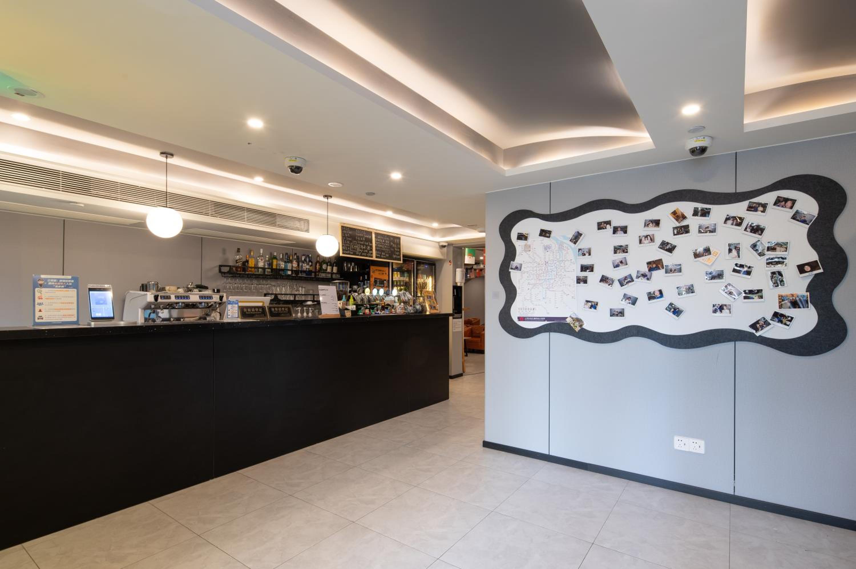 Dayin Youth Hostel - Old Town & People's Square& Rail Hub -Social Area -Bar -Café -Gym -Free Laundry Luggage Storage -24H Front Desk -English Service