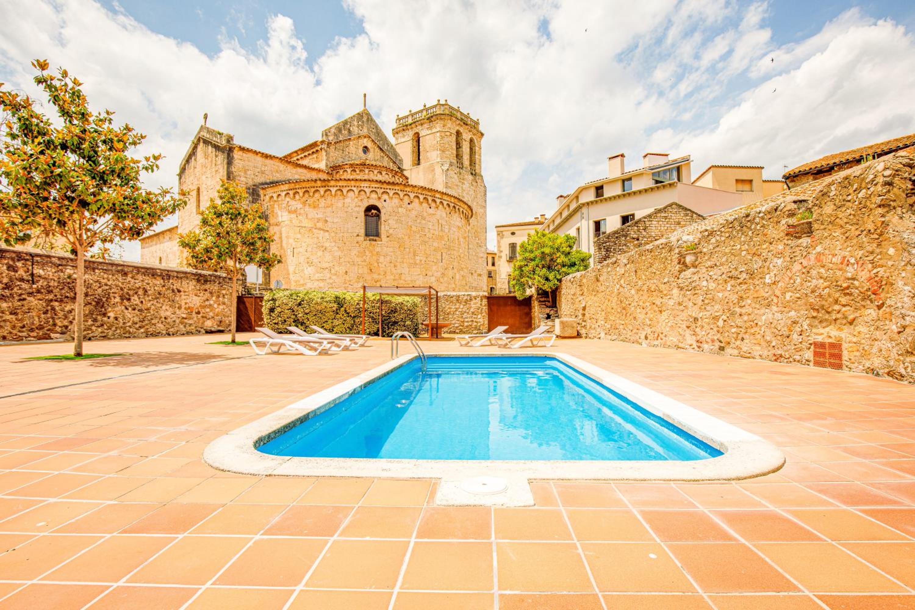 PALACETE PISCINA Única piscina en el centro