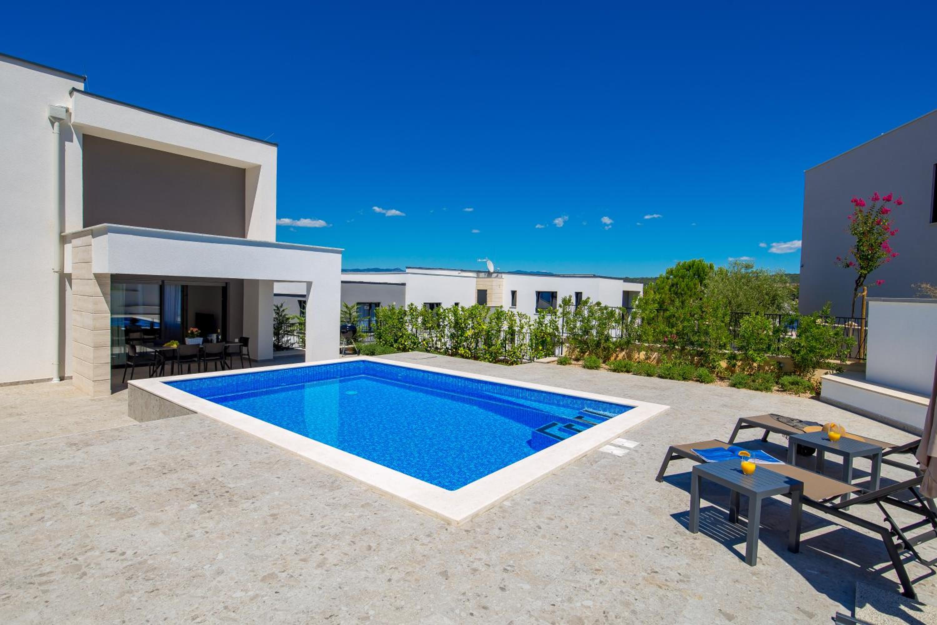 HADRIE LUXURY RESORT AND VILAS Rova view 4