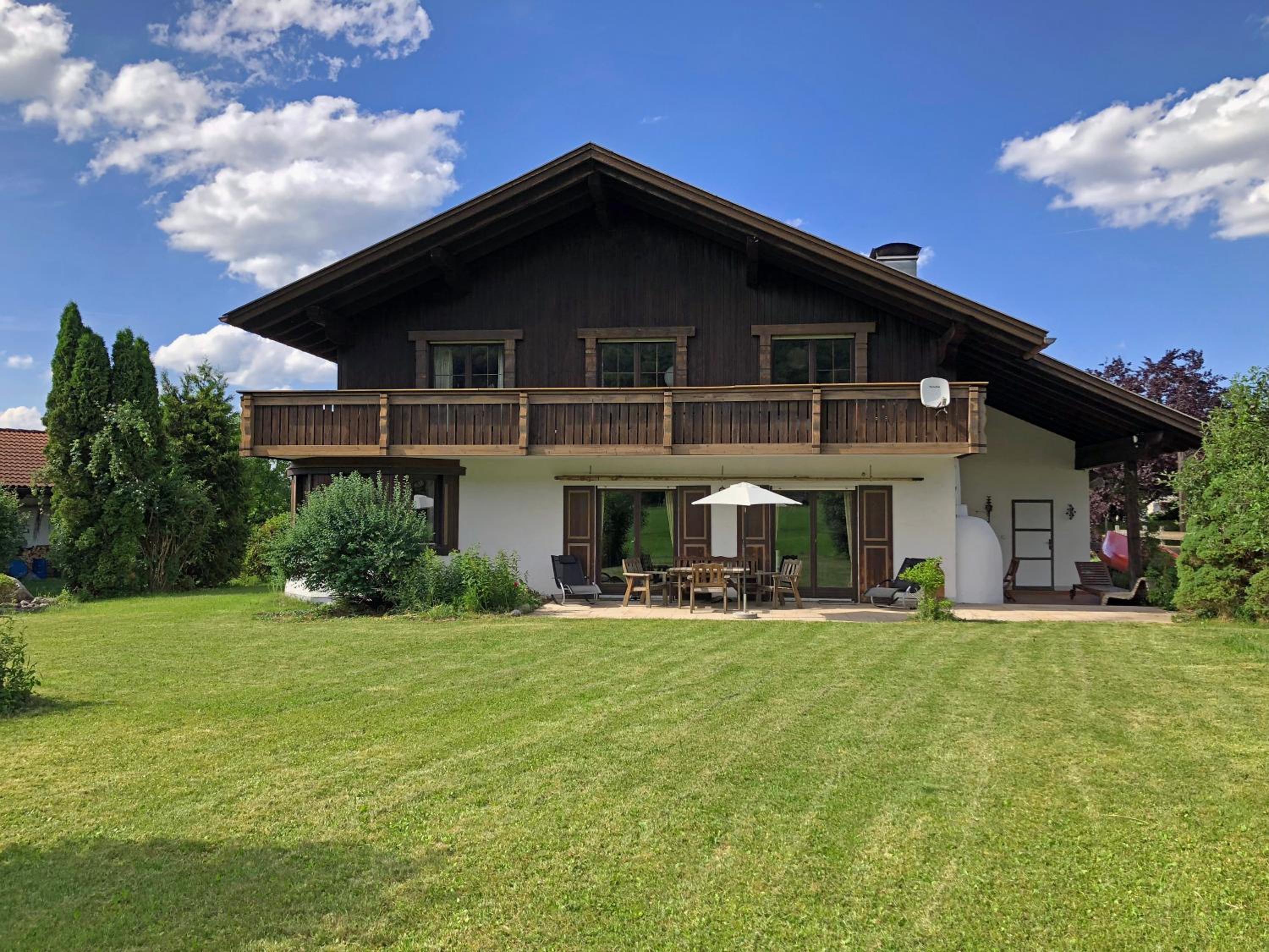 Großes Ferienhaus - Own cottage near Chiemsee