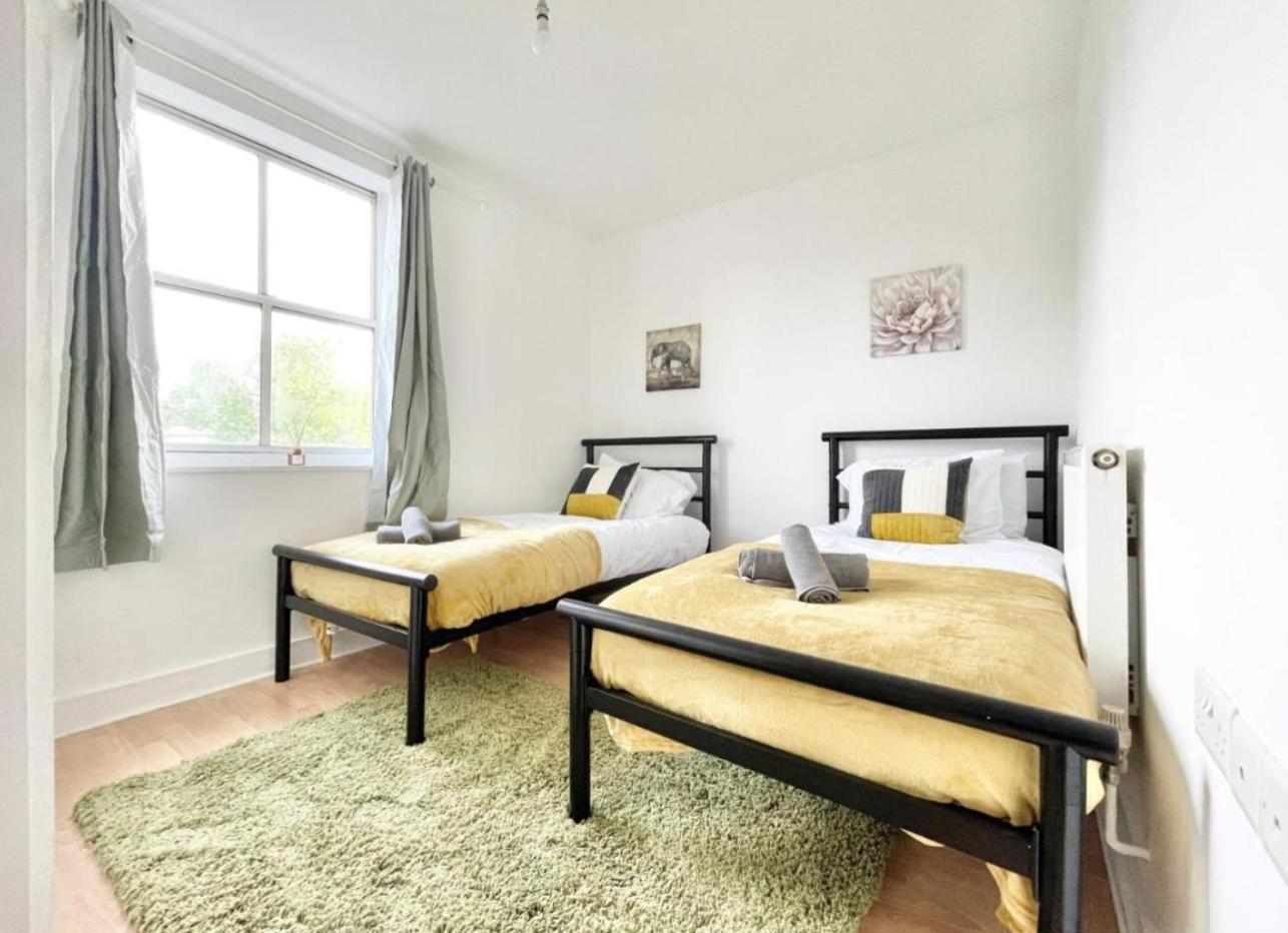 Southampton Vacations - Charming 2-Bed Flat Sleep 4- Great for families and contractors! - Property Image 4