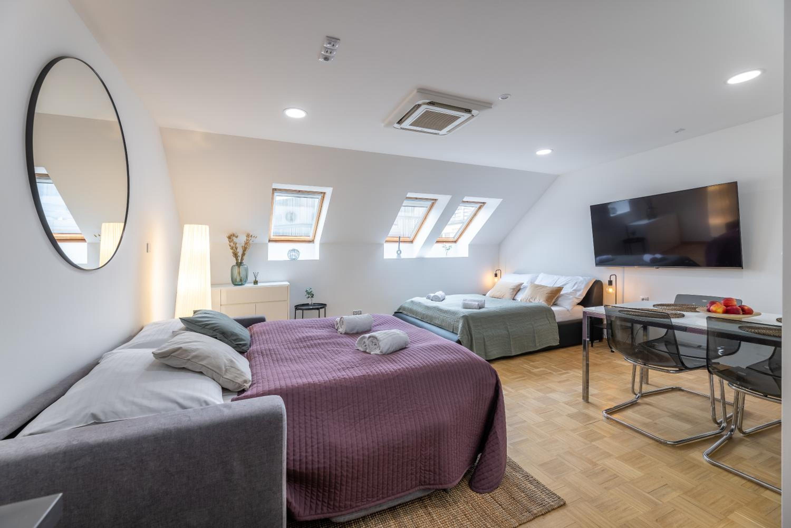KIP Old Town Modern Apartment with Free Parking & AC