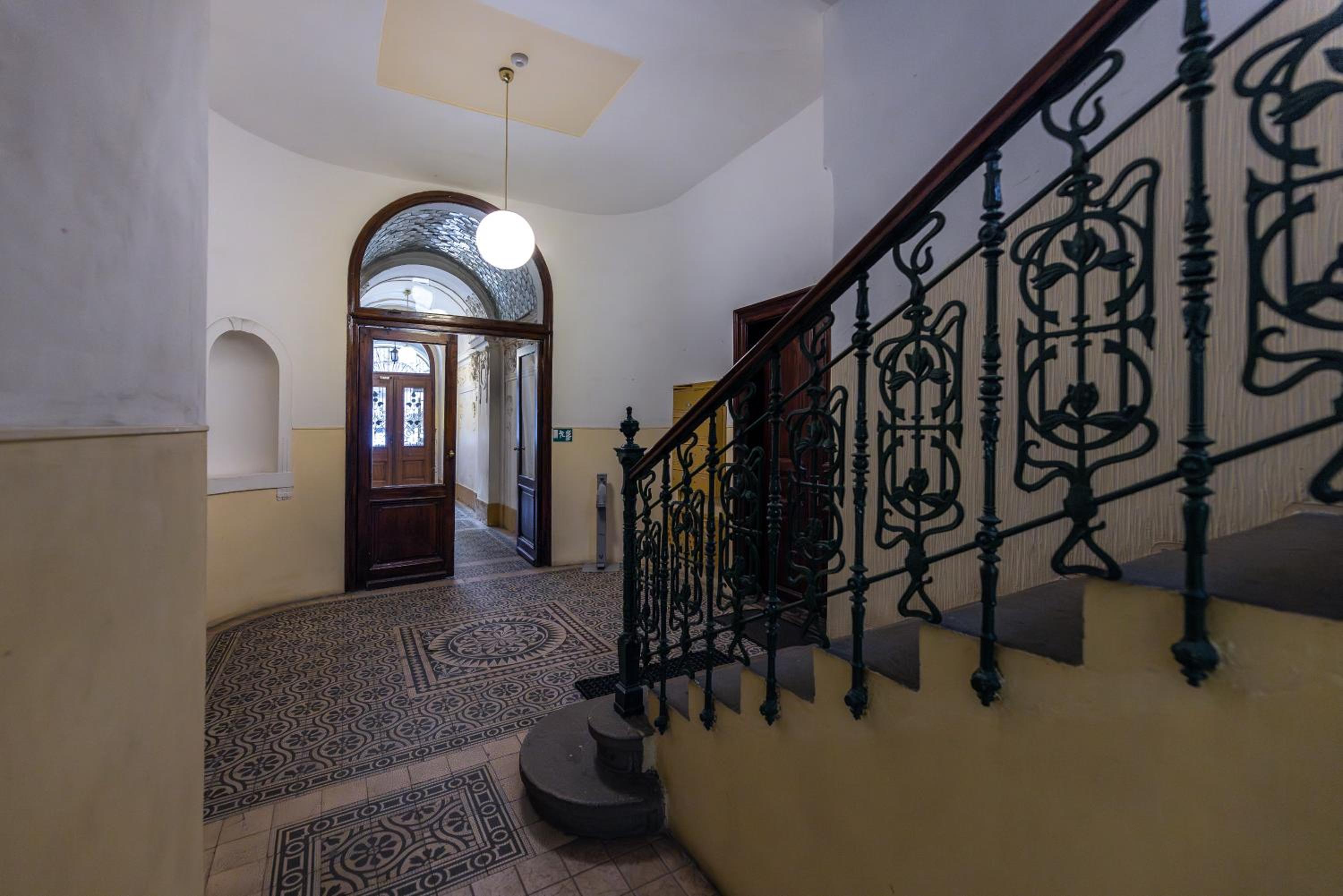 KIP Old Town Modern Apartment with Free Parking & AC