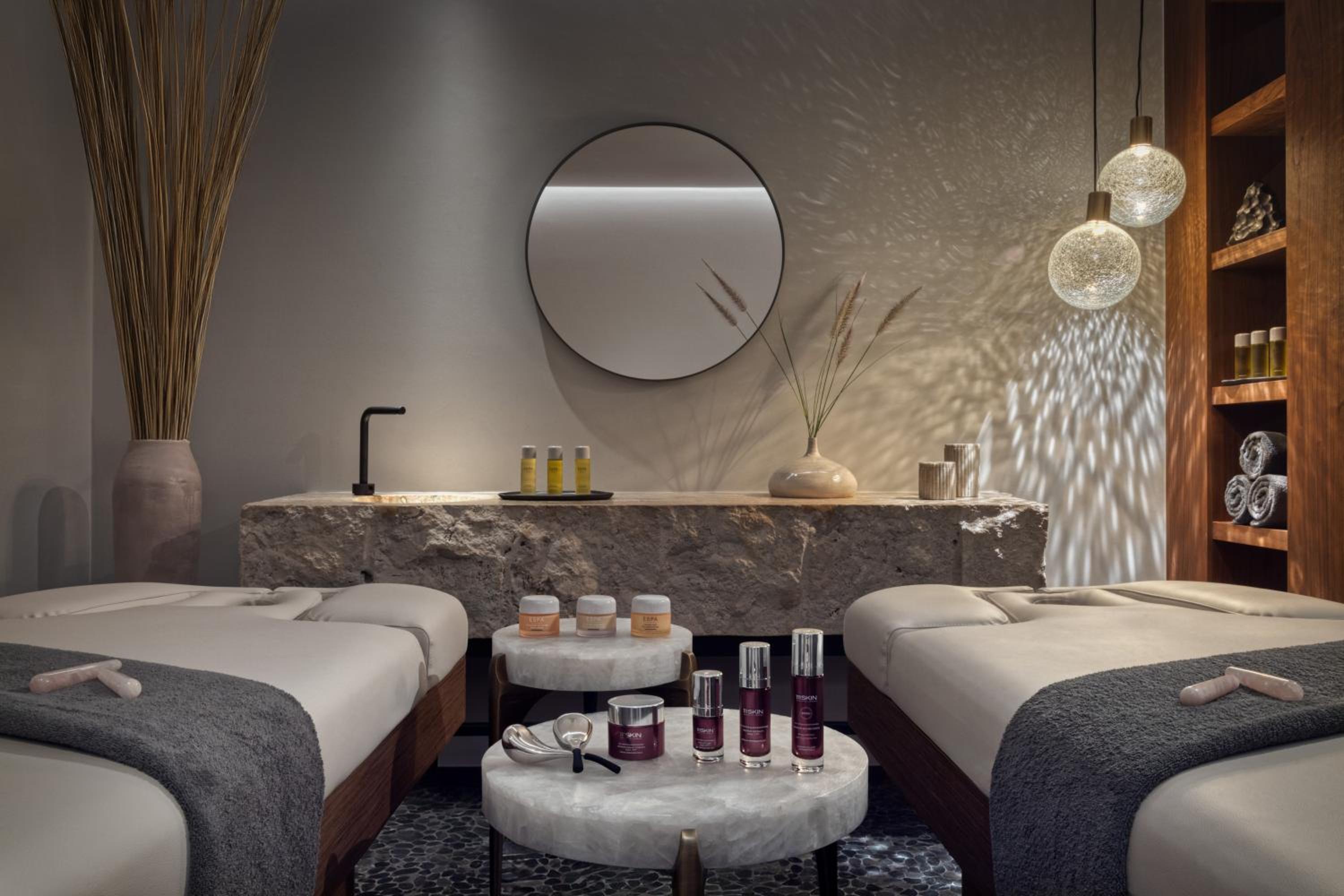 Sandblu Santorini, LXR Hotels & Resorts