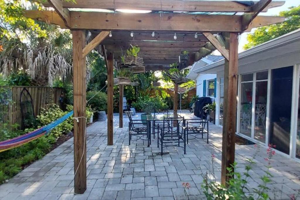 Comfortable, Fully Equipped Home in Paradise view 3
