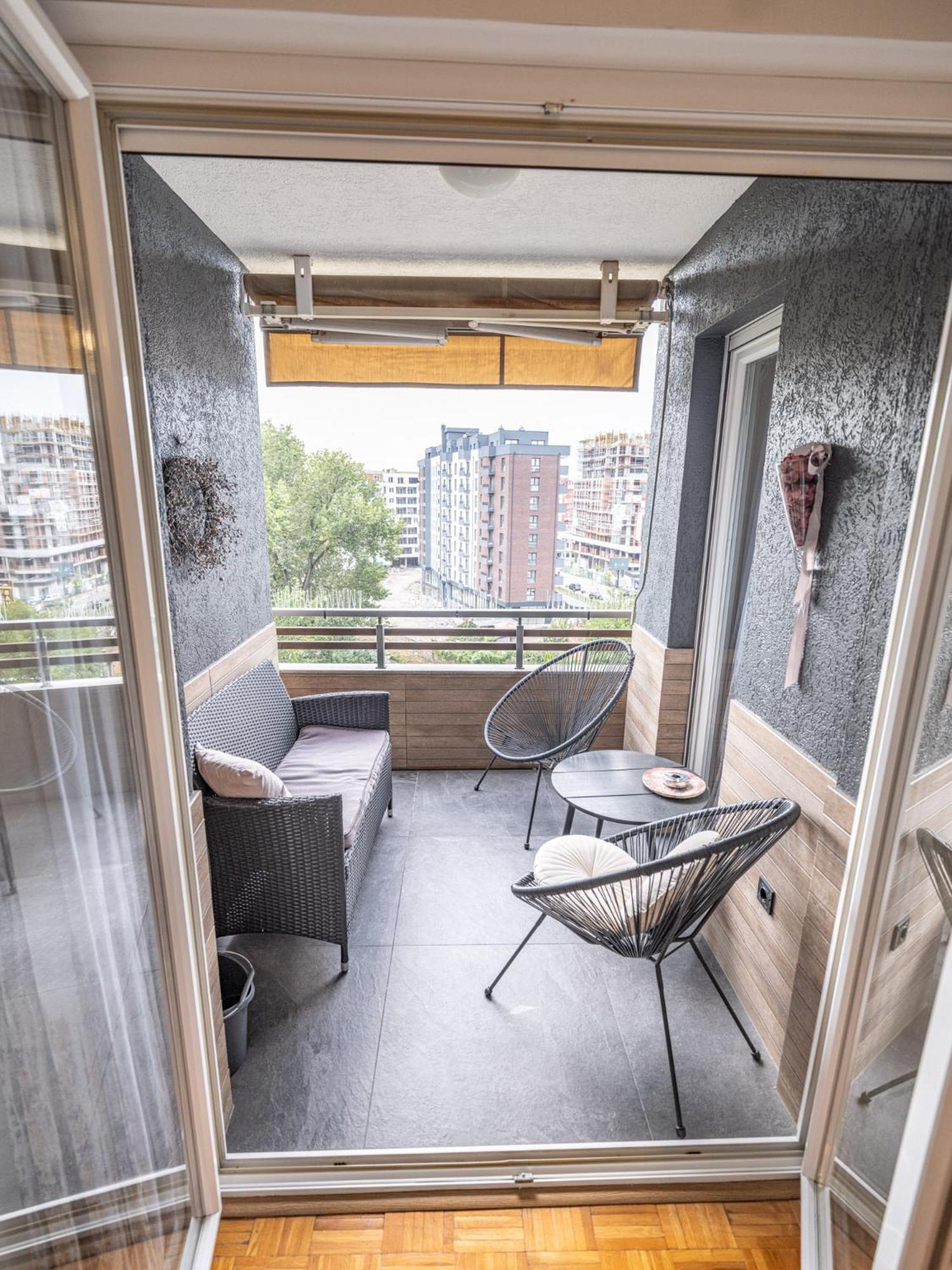 Chic Riverview Apartment, photo 10