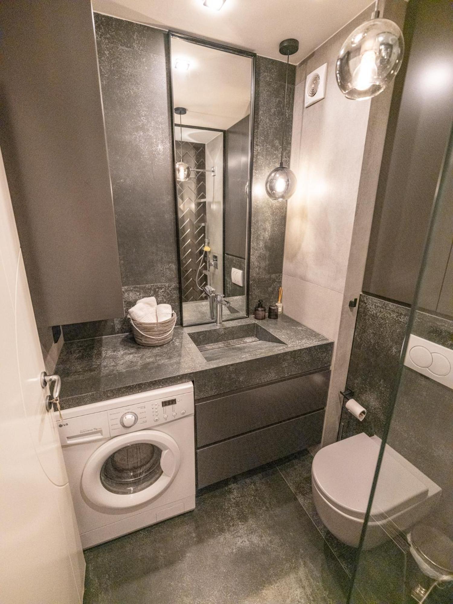 Chic Riverview Apartment, photo 17