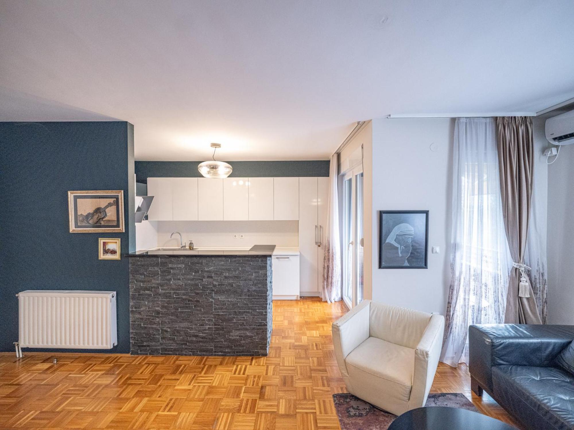 Chic Riverview Apartment, photo 19