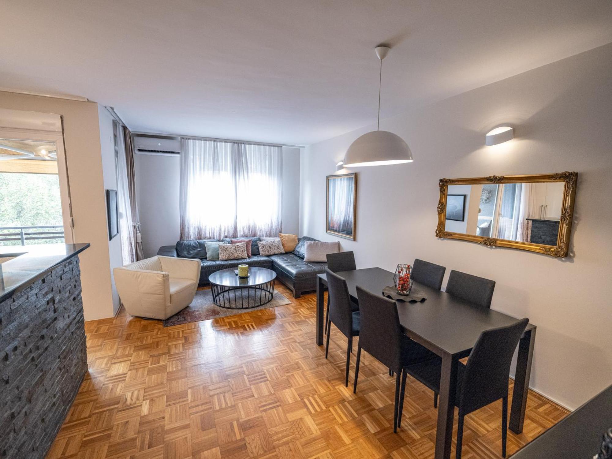 Chic Riverview Apartment, photo 8