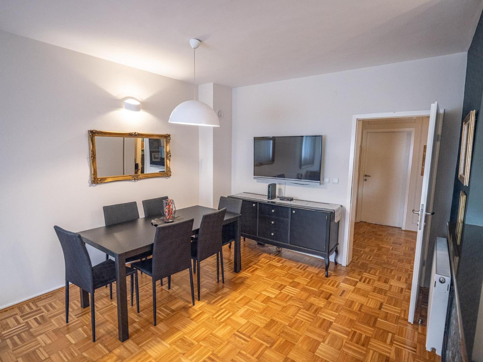 Chic Riverview Apartment, photo 7