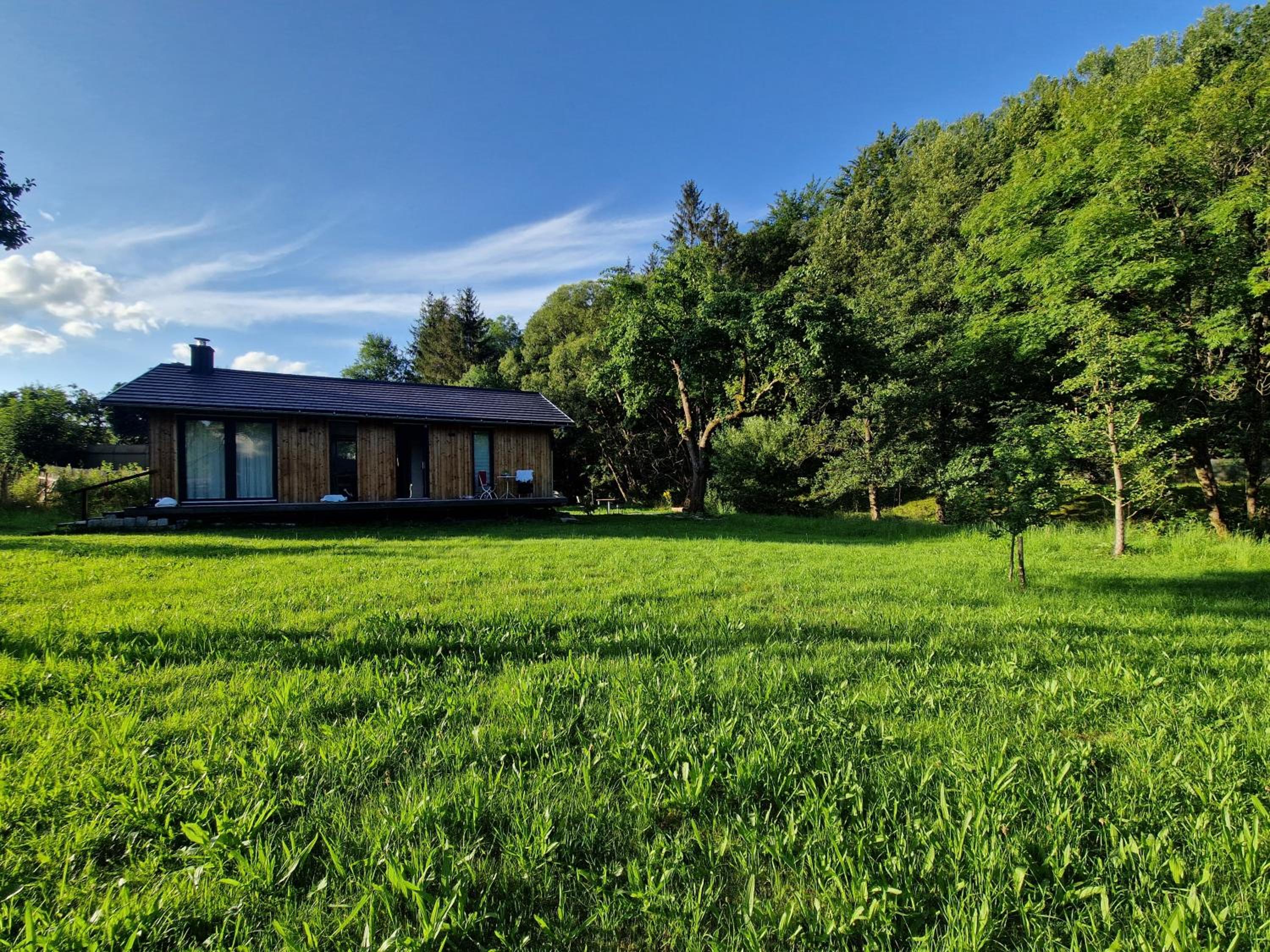 Holzhaus mit Kamin - Am Forellenfluss