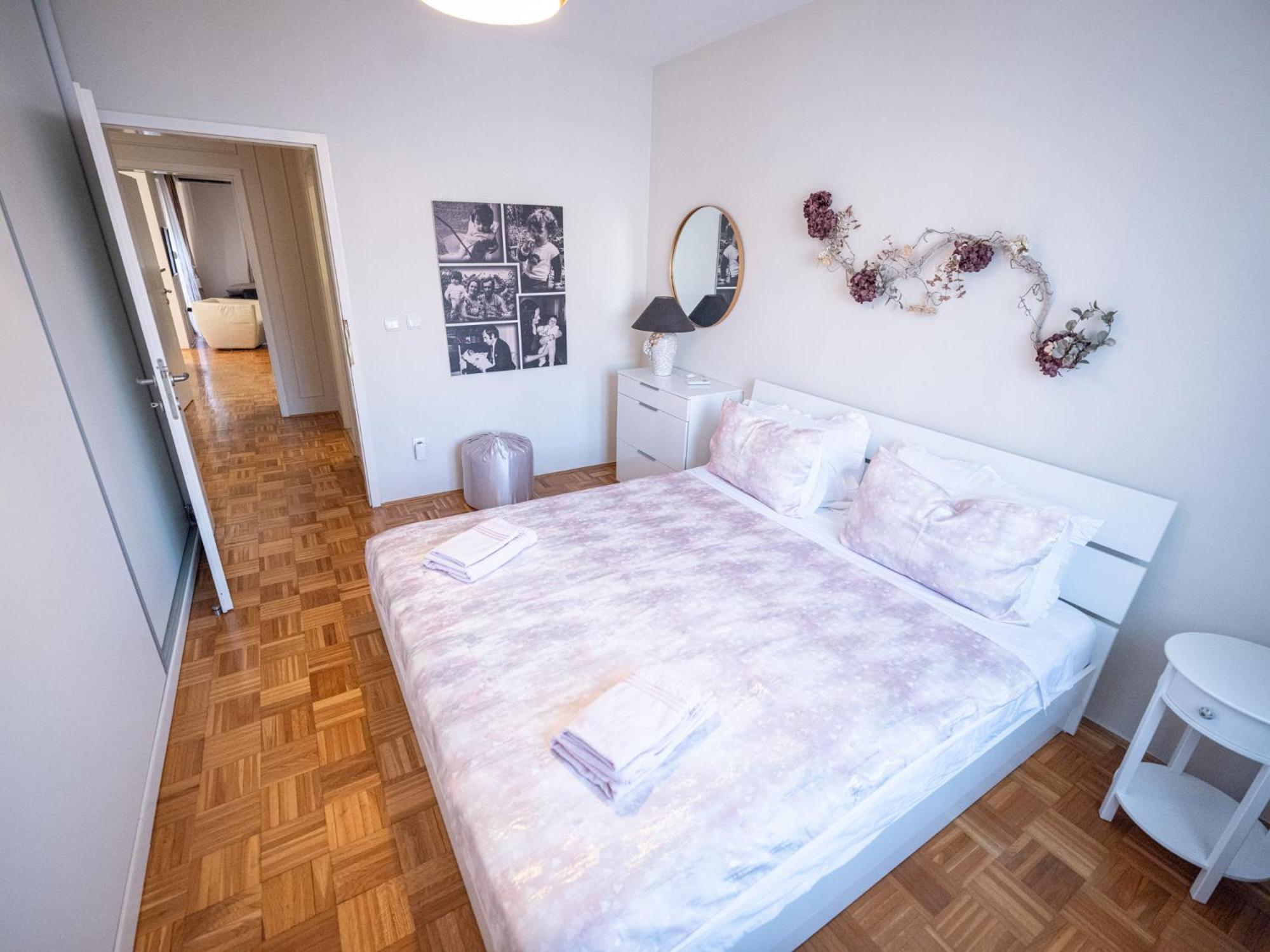 Chic Riverview Apartment, photo 23