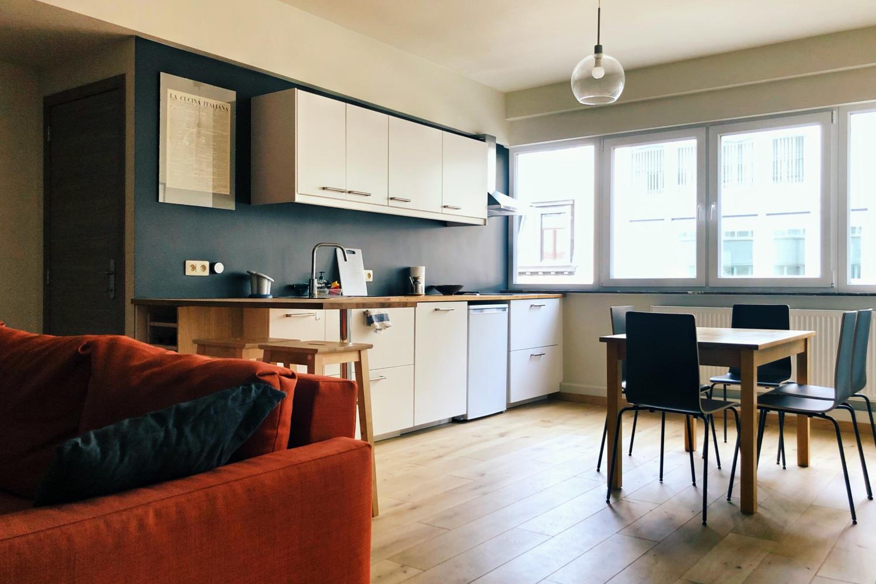 Fully equipped two bedroom apartment Schuman area