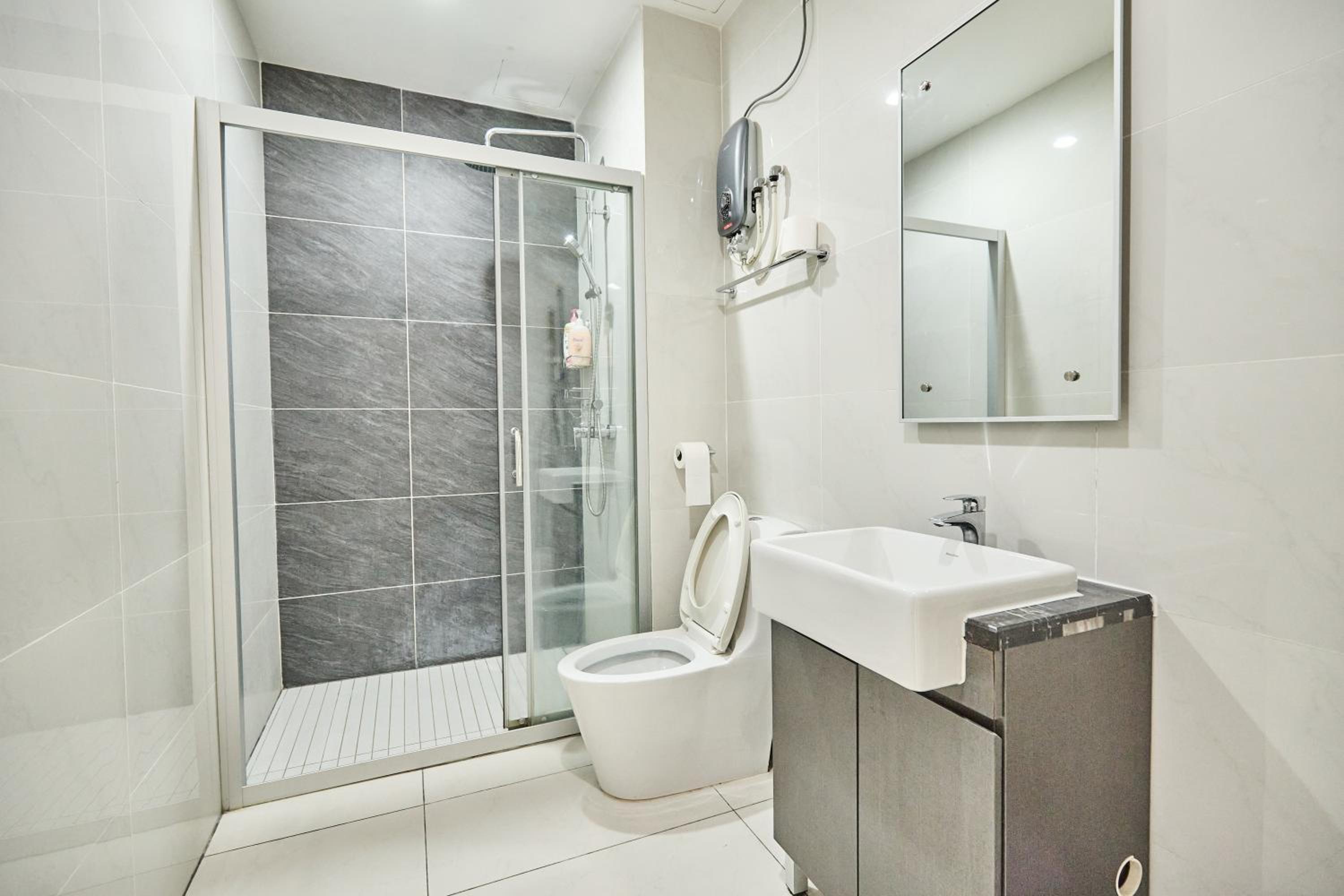 Danga Bay suite by JustHome 5pax