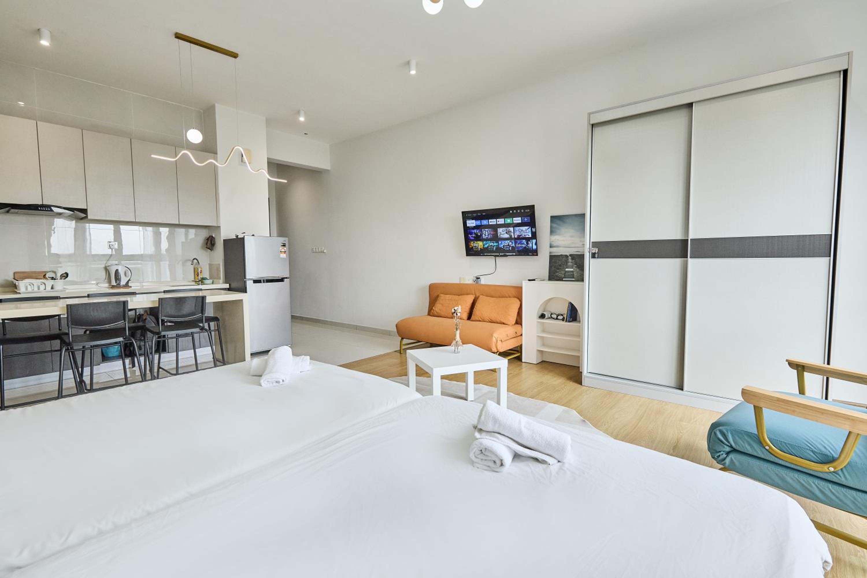 Danga Bay suite by JustHome 5pax