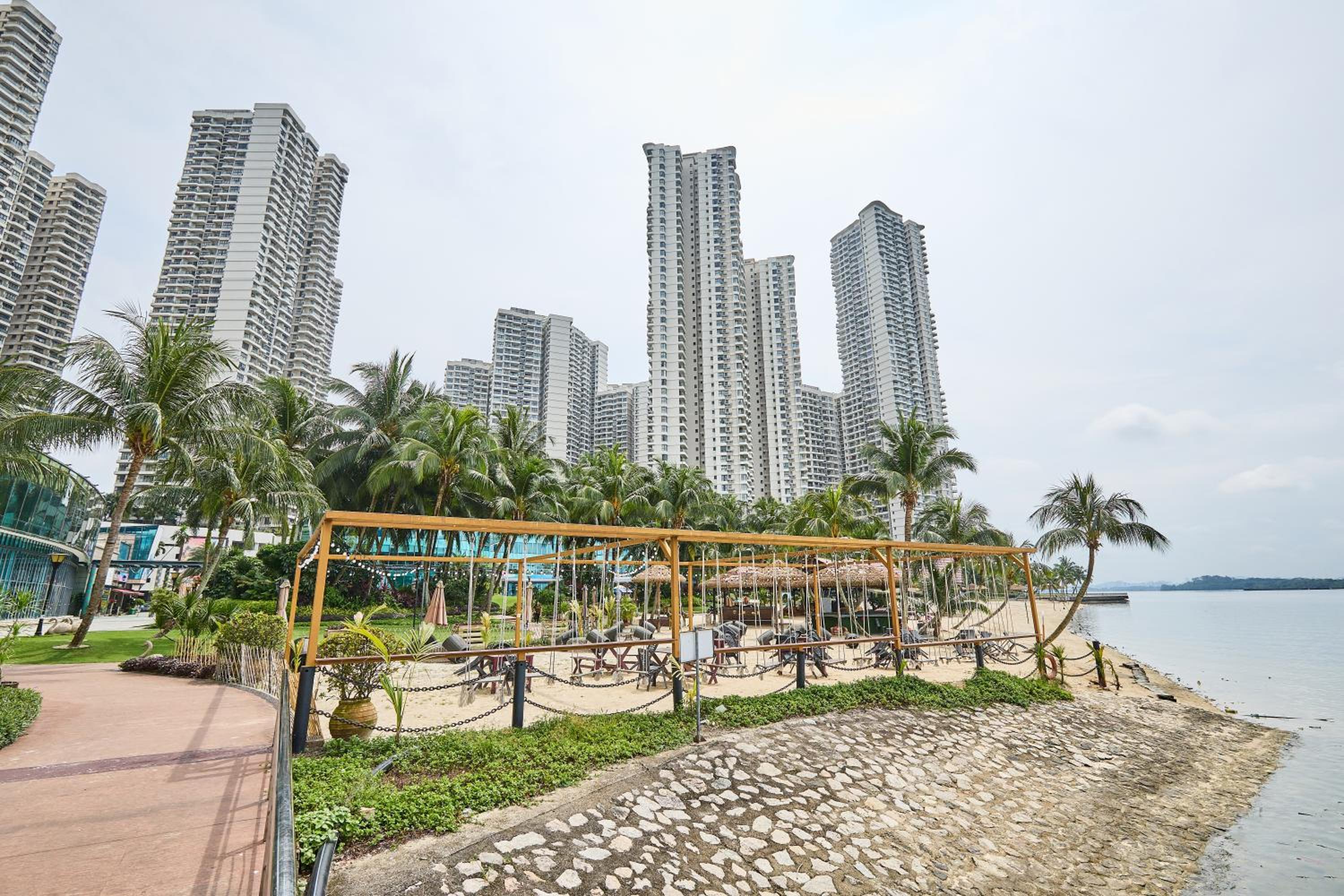 Danga Bay suite by JustHome 5pax