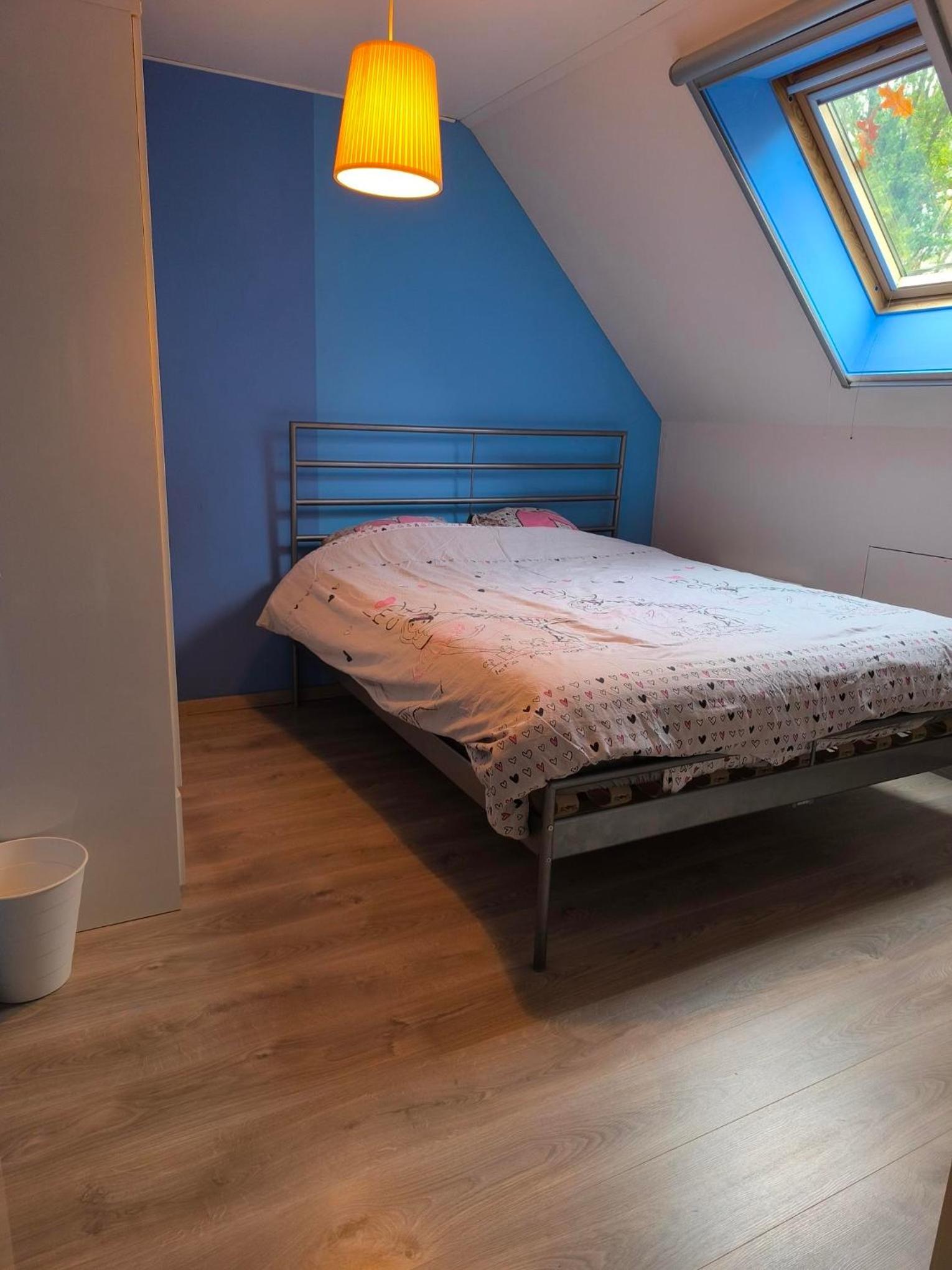 Une chambre privée au sein d'une villa à la campagne