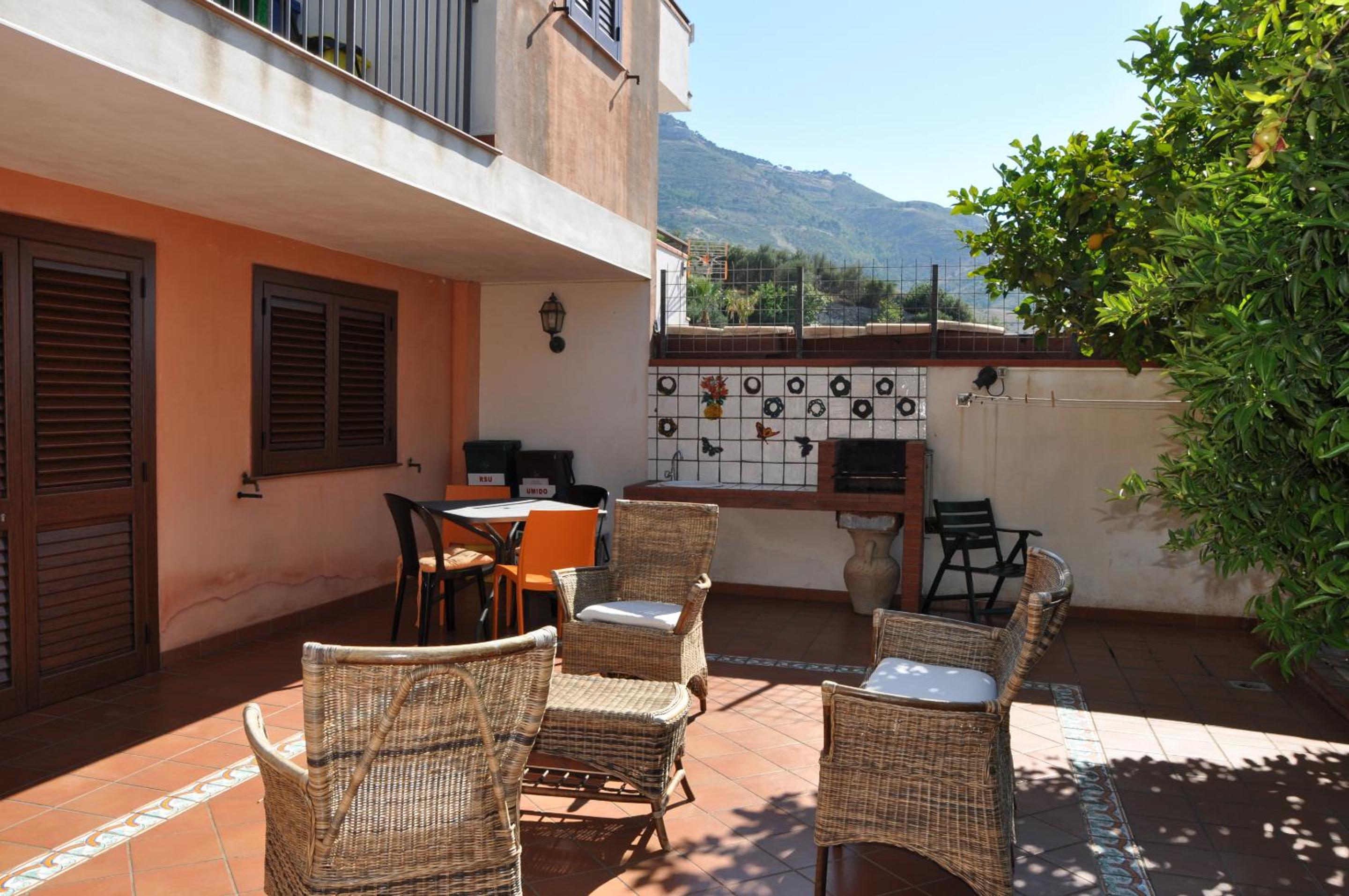 Villa Giusy en Valderice — balance & terrace