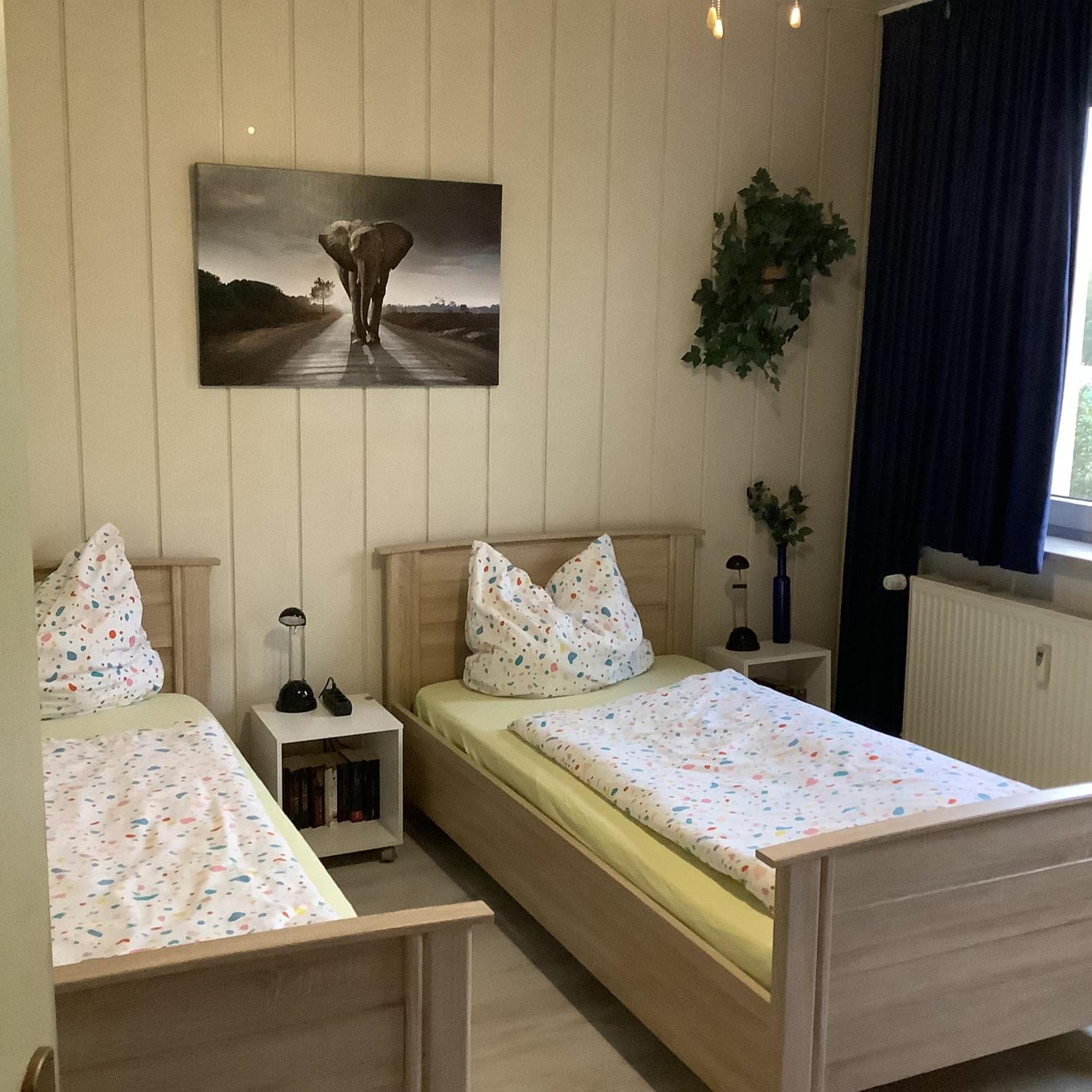 Schönes Zimmer 1 Etage inkl Parkplatz nach Verfügbarkeit
