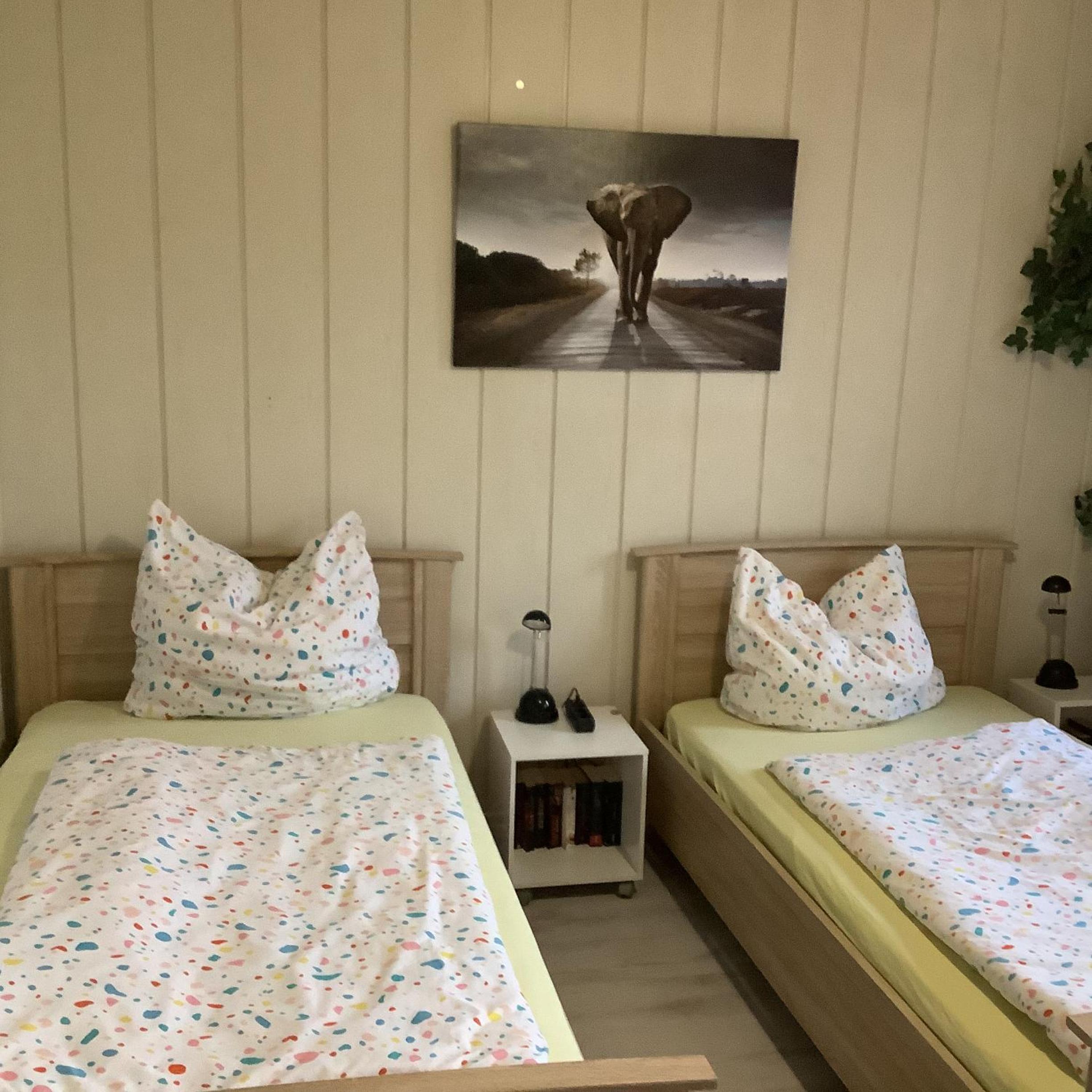 Schönes Zimmer 1 Etage inkl Parkplatz nach Verfügbarkeit