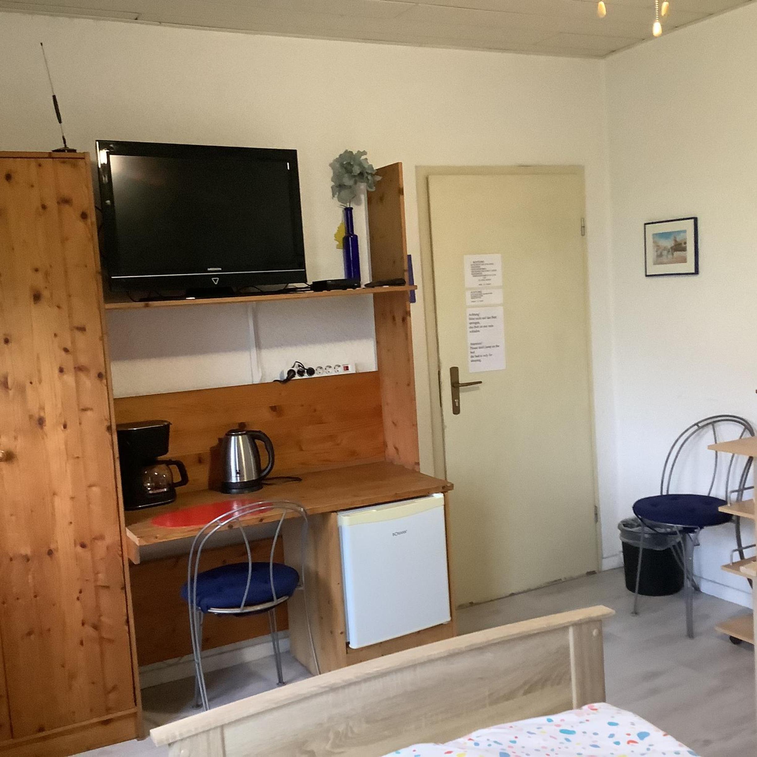 Schönes Zimmer 1 Etage inkl Parkplatz nach Verfügbarkeit