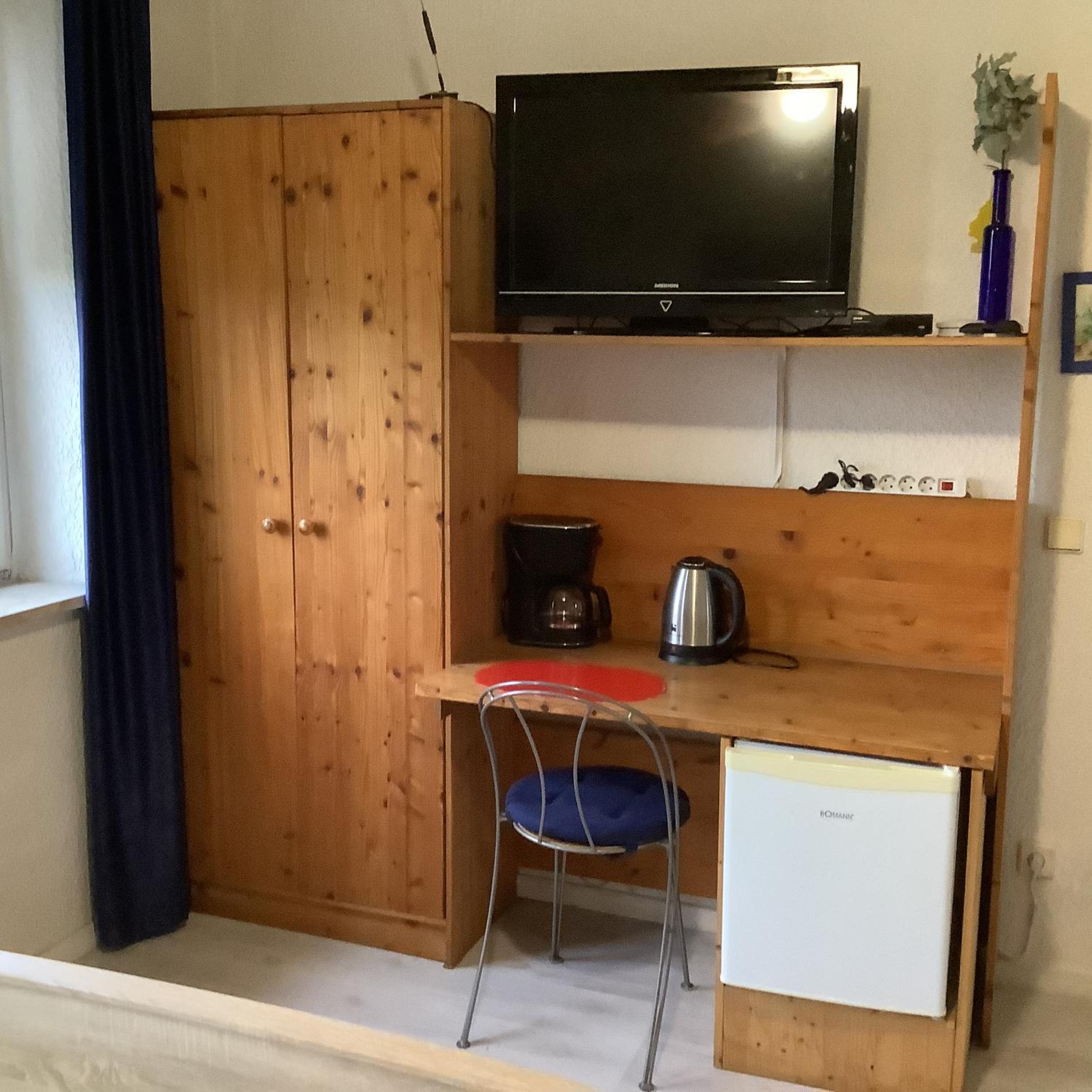 Schönes Zimmer 1 Etage inkl Parkplatz nach Verfügbarkeit