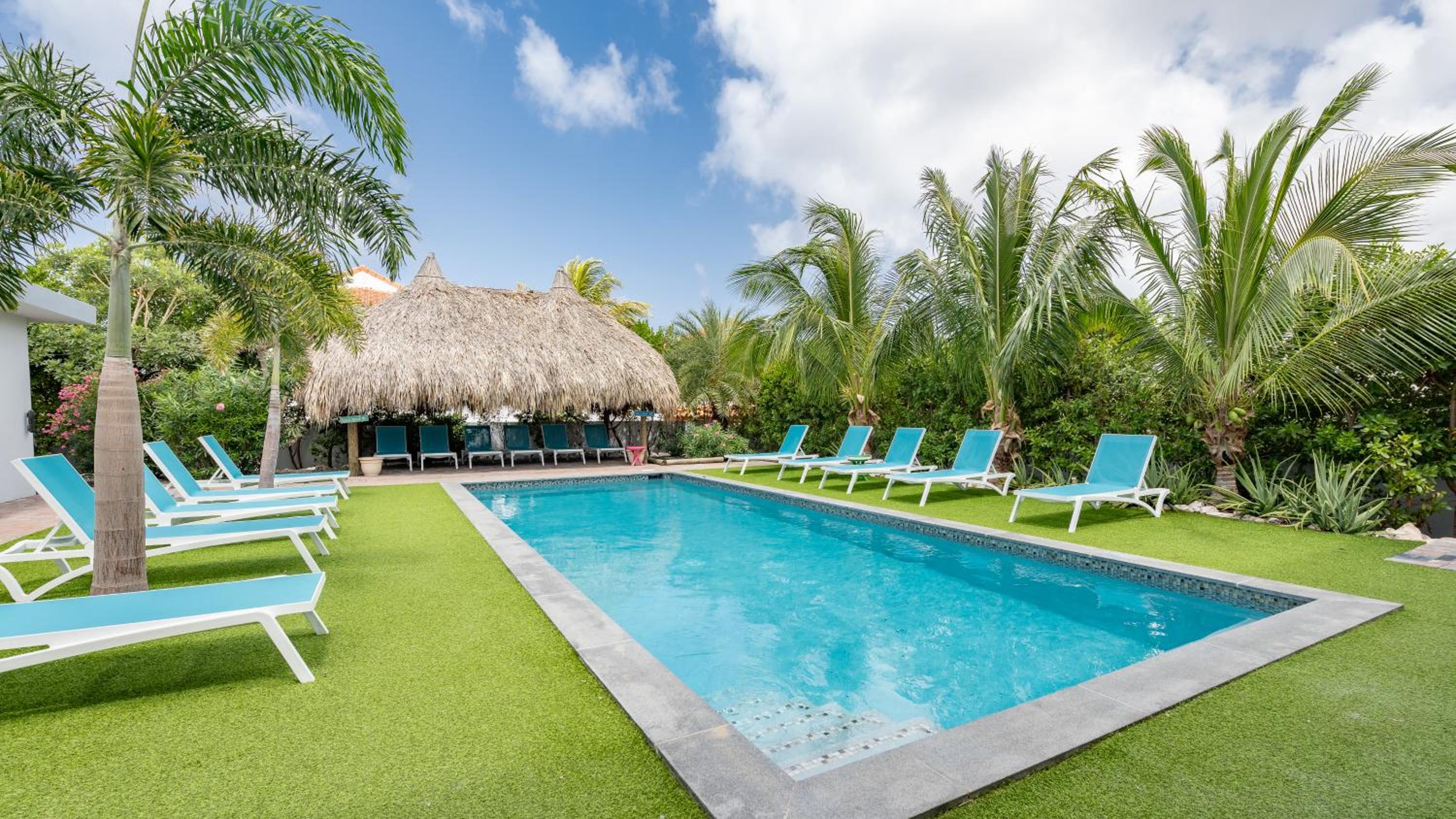 Villa La Familia Retreat by Droomvilla