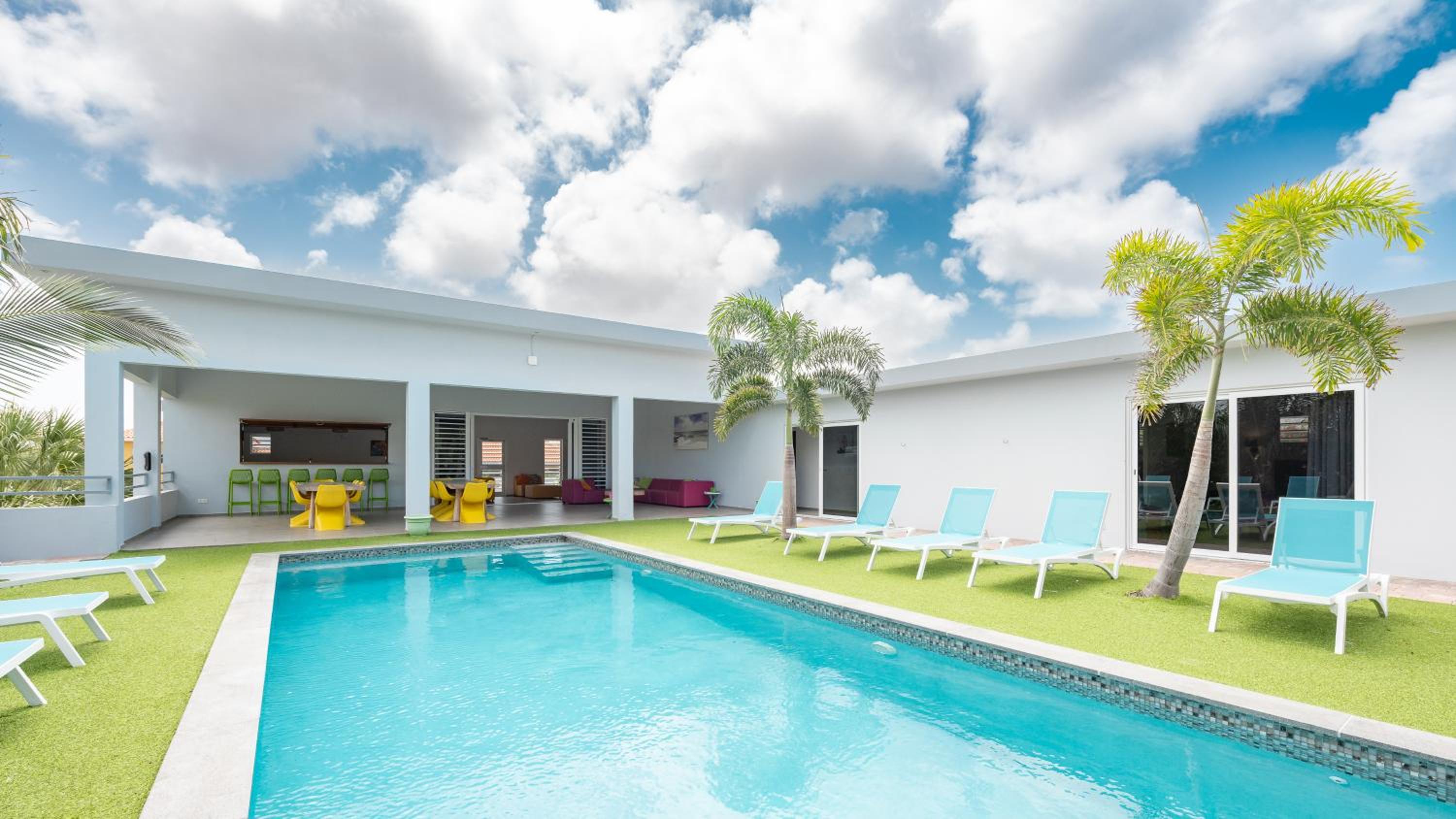 Villa La Familia Retreat by Droomvilla