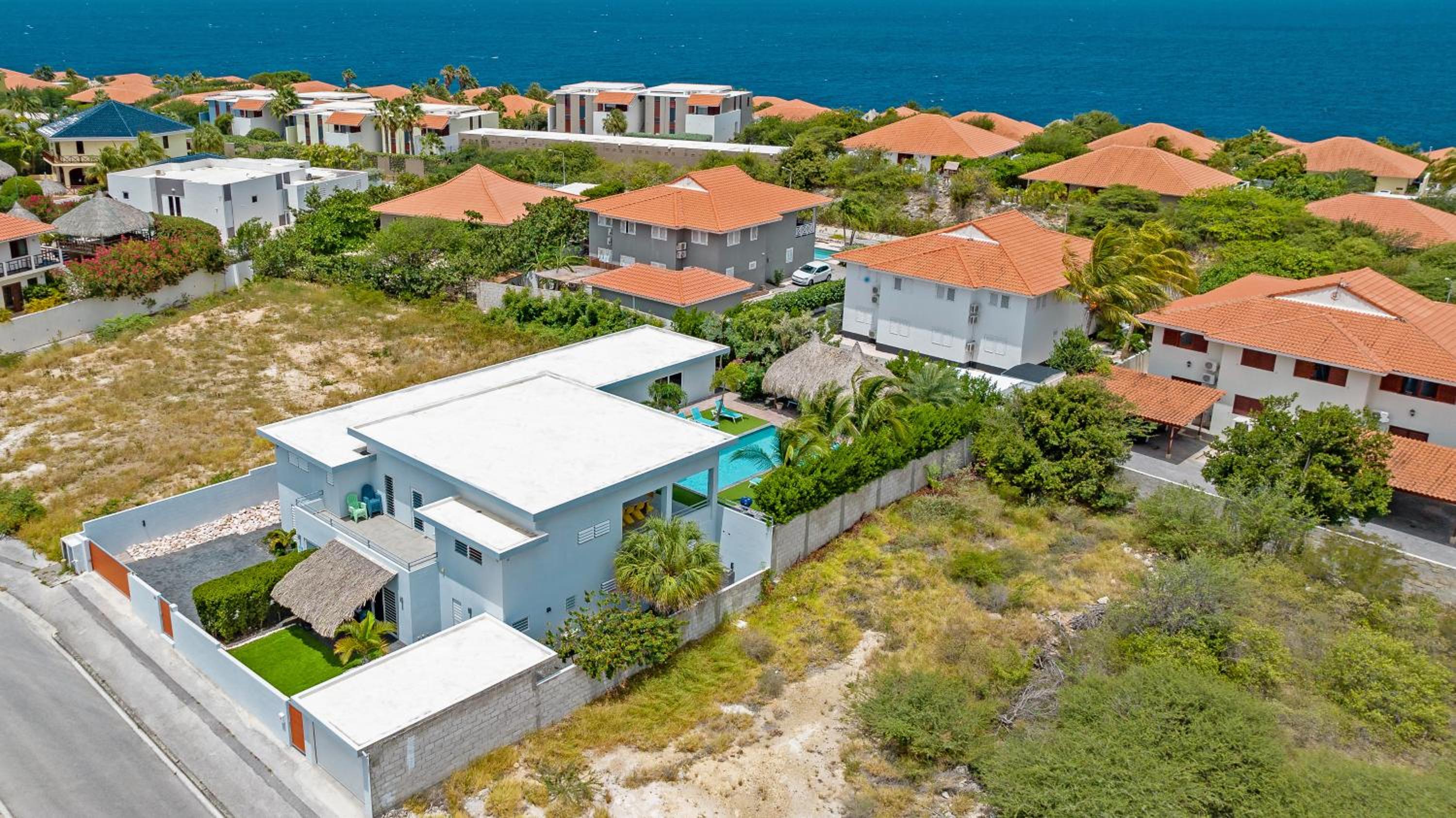 Villa La Familia Retreat by Droomvilla
