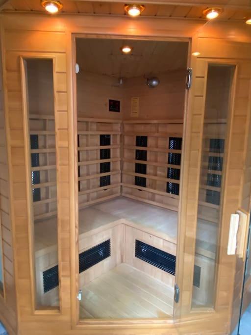 Prachtig Boschalet met CV, Airco en Sauna op de Veluwe view 2