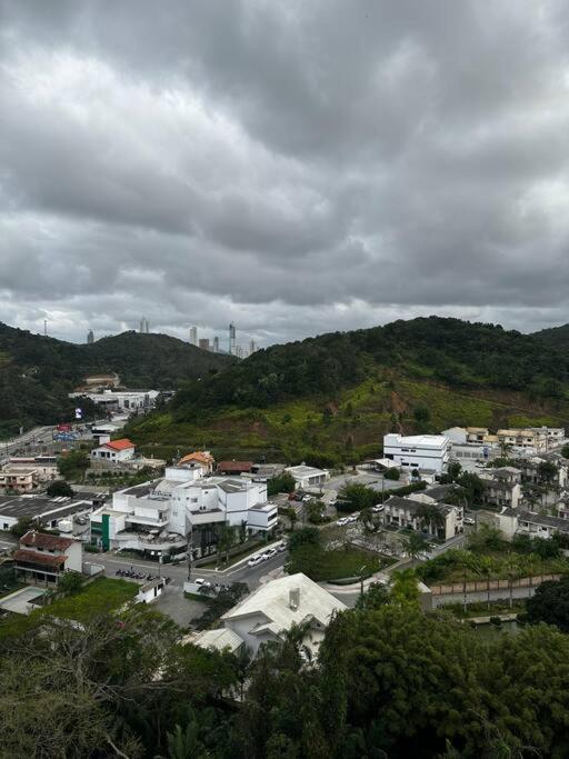 Praia Brava com Vista Mar Apt 2 Quartos Perto de BC