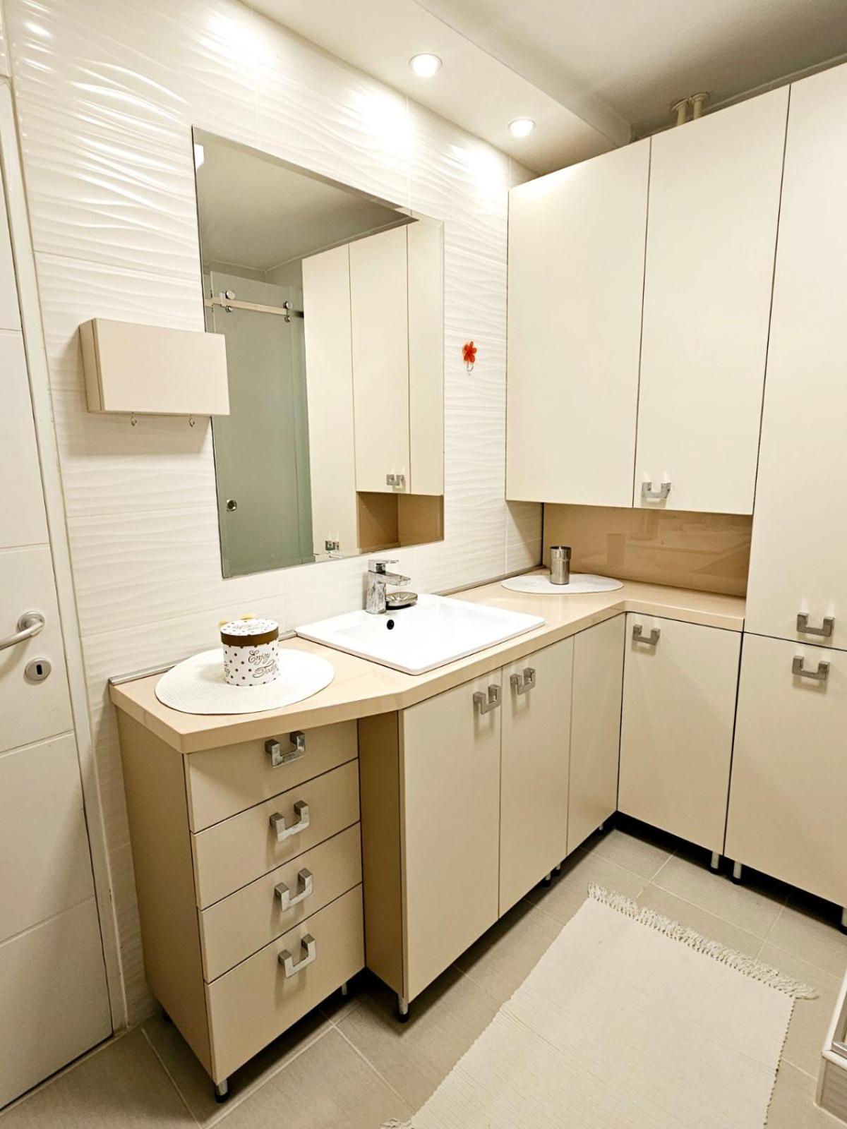 Deluxe Jade Apartmens view 2