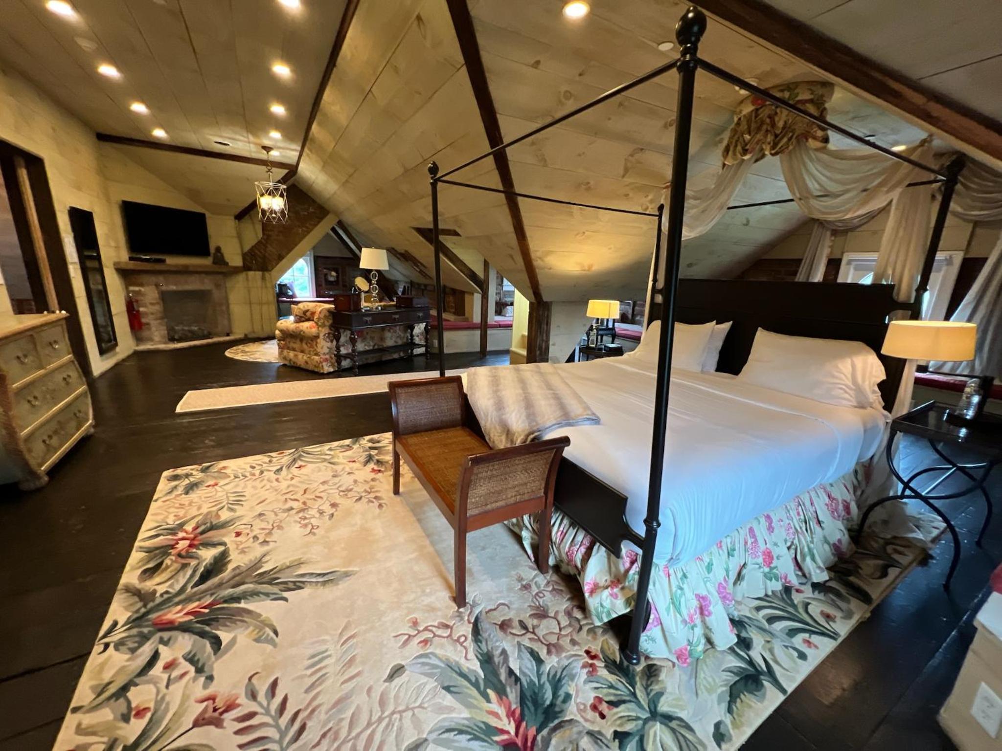 Jedediah Hawkins Inn
