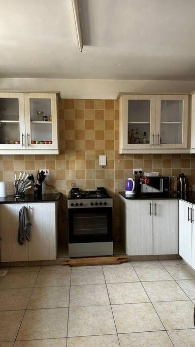 Rorot lush 2 bdrm Riverside view 2