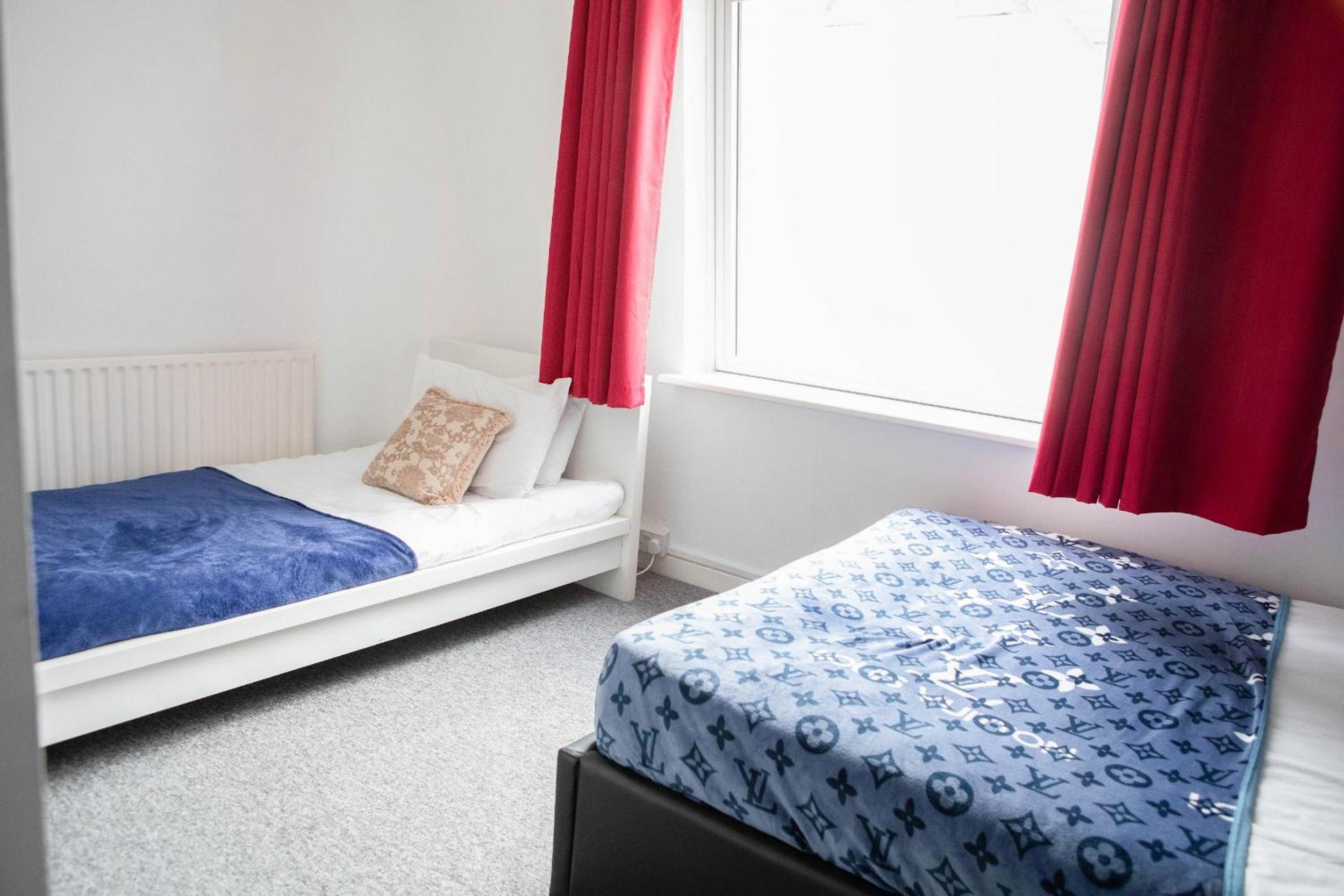 Best location,4-br house,Churchill square car park & sea-2 min, Brighton conference centre 3 min, shops, restaurants, i-360, pier - walking distance view 4