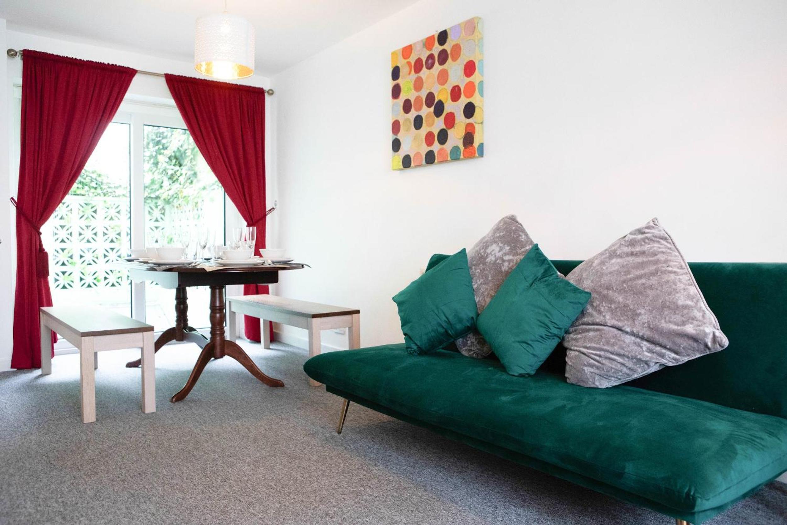 Best location,4-br house,Churchill square car park & sea-2 min, Brighton conference centre 3 min, shops, restaurants, i-360, pier - walking distance view 5
