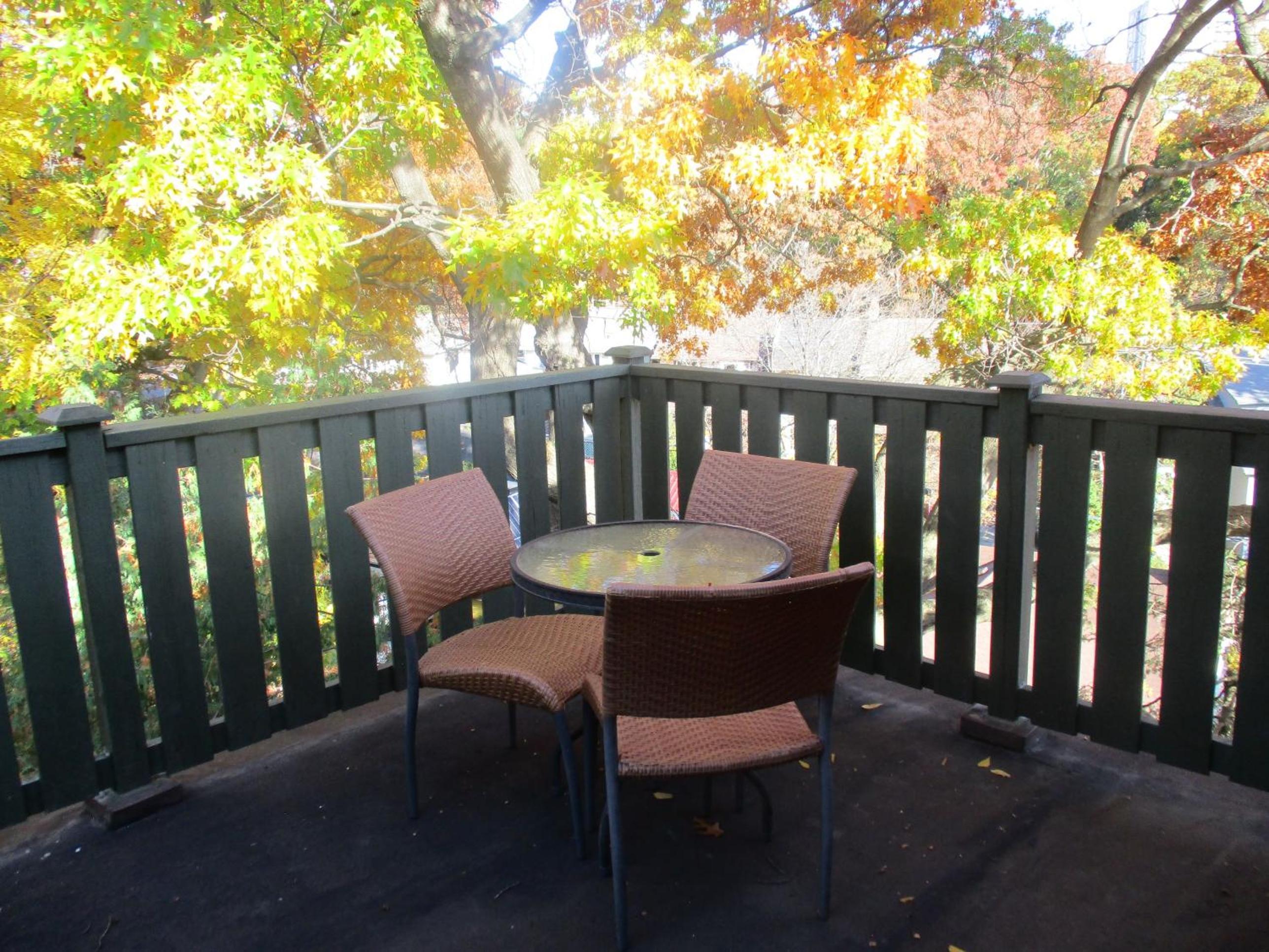 High Park Double room with exclusive Washroom Kitchen and living rooms
