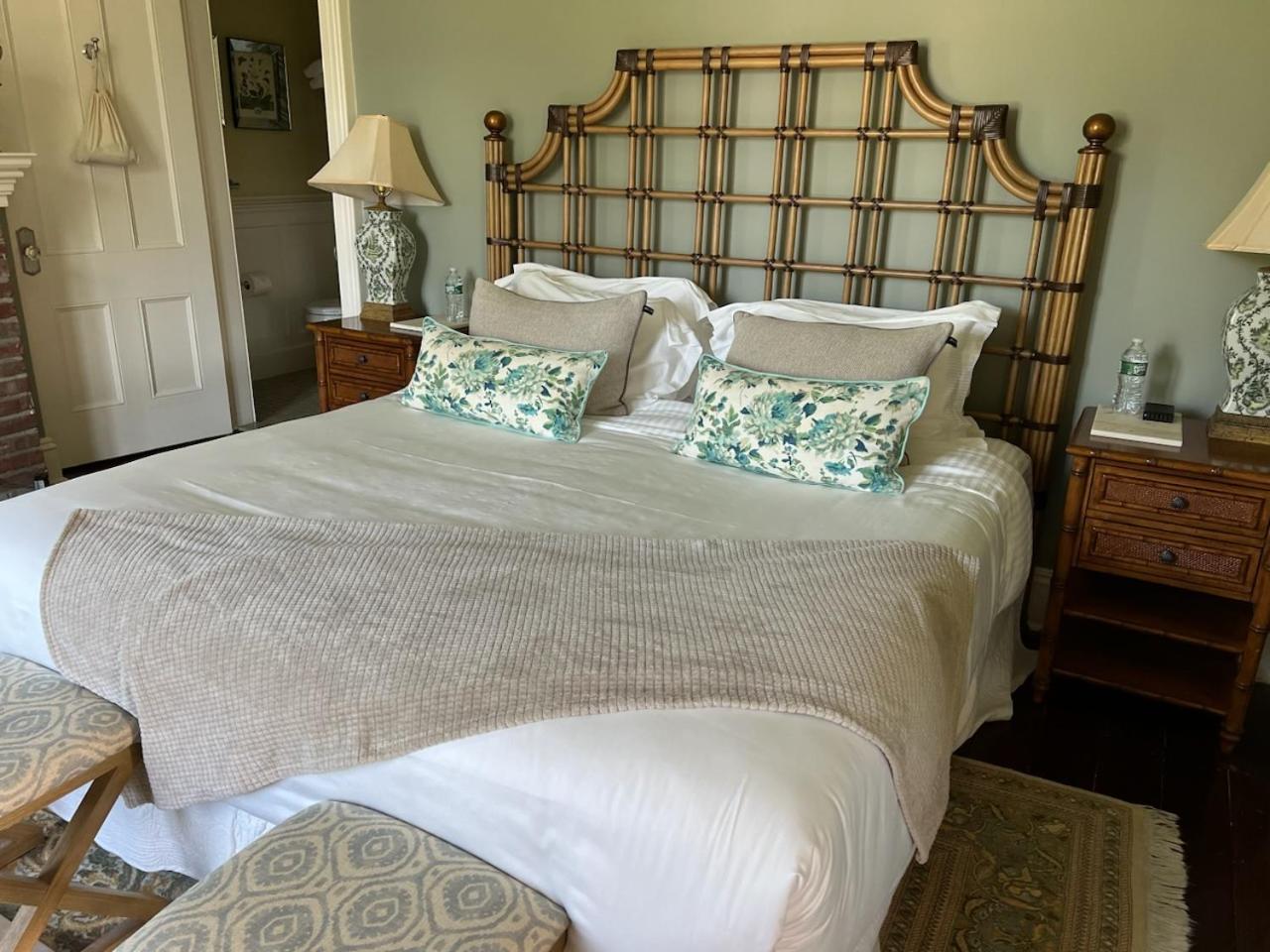 Jedediah Hawkins Inn